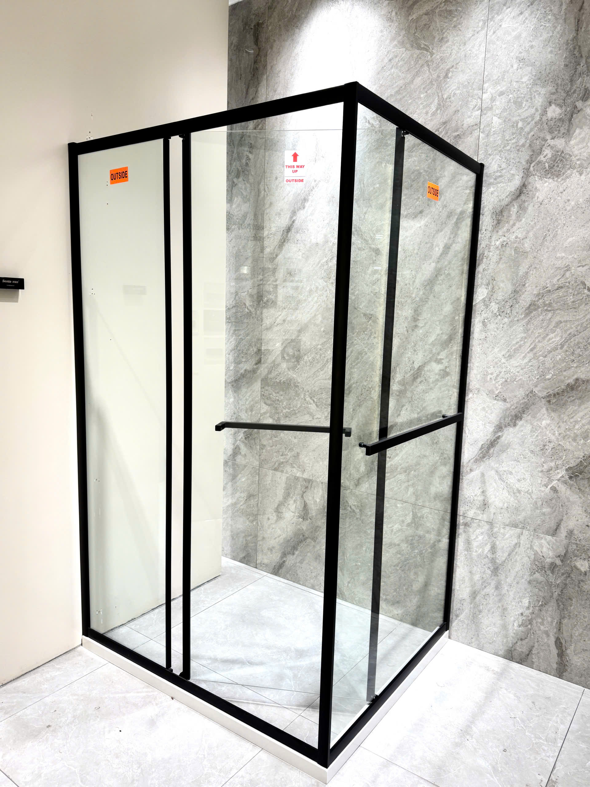 Chữ L Cửa Gập Màu Đen