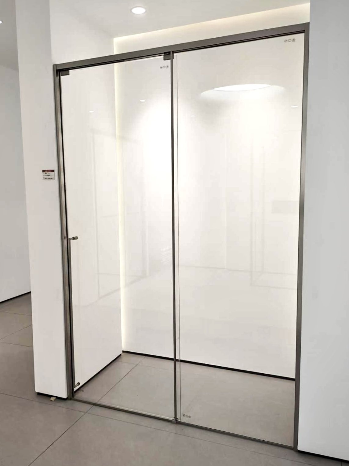 1 Vách Cố Định 1 Cửa Lùa Màu Xám Súng