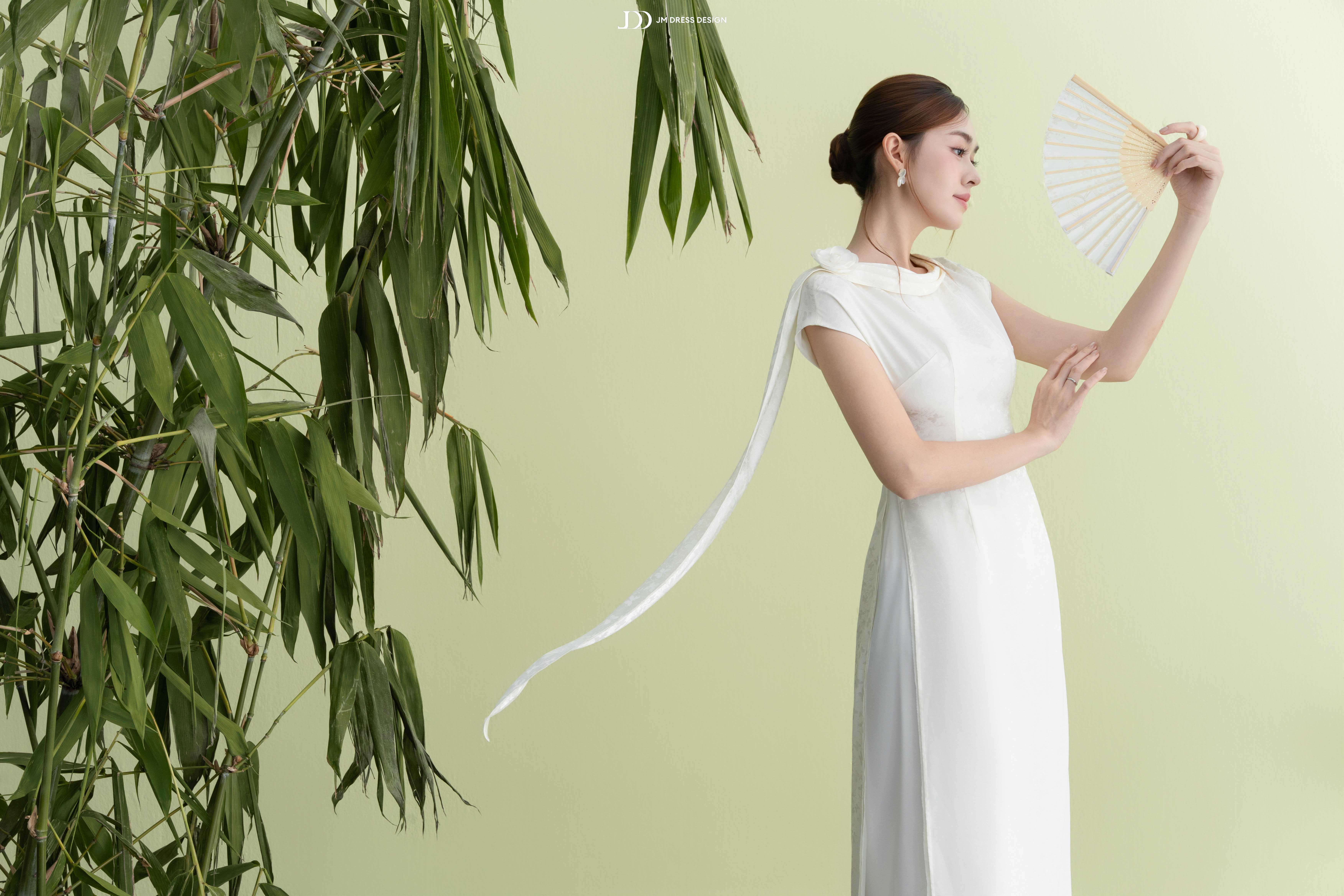 Bat-Mi-Nhung-Mau-Ao-Dai-Chan-Ai-Duoc-Cac-Hoa-A-Hau-Va-Dau-Hao-Mon-San-Don-Nhiet-Tinh-Tet-2026_Ao-dai-tay-chom-vat-bong-Kem-L-1.jpg