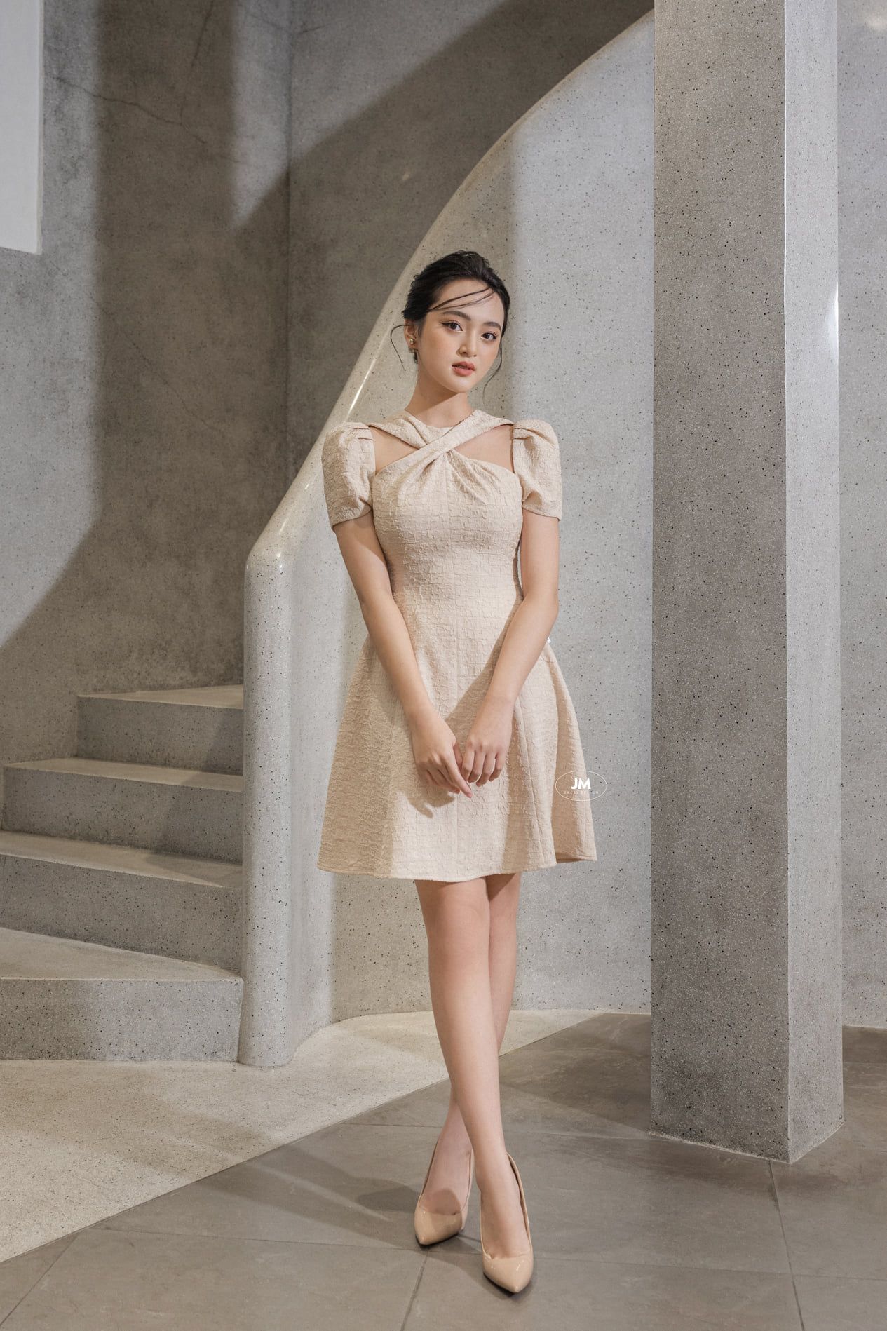CÁC KIỂU VÁY ĐẦM CÔNG SỞ HOT TREND 2022