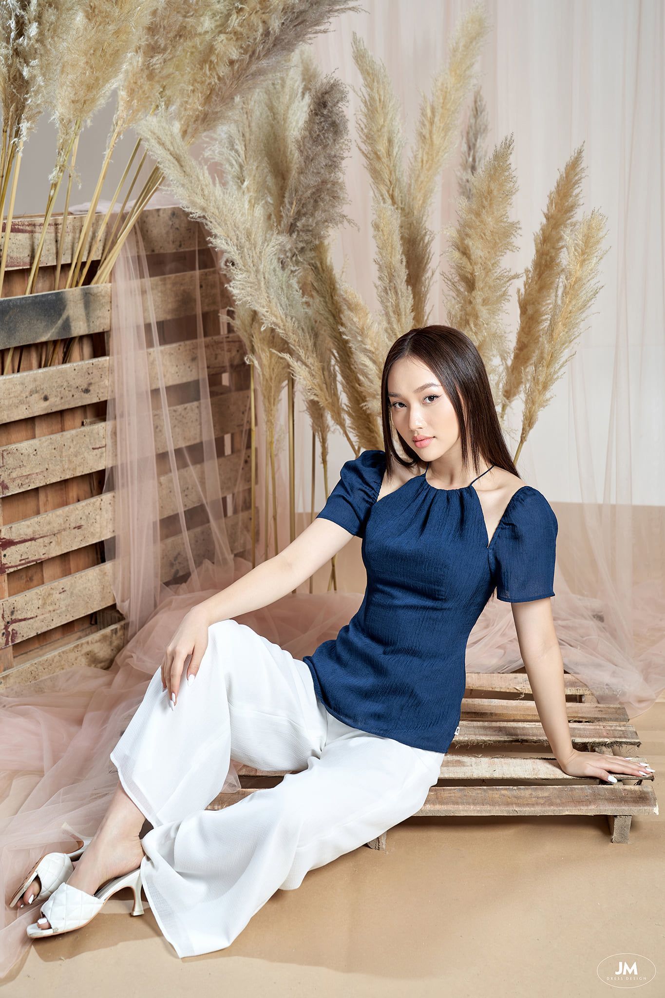 B&Iacute; K&Iacute;P CHỌN TRANG PHỤC DU LỊCH M&Ugrave;A H&Egrave;