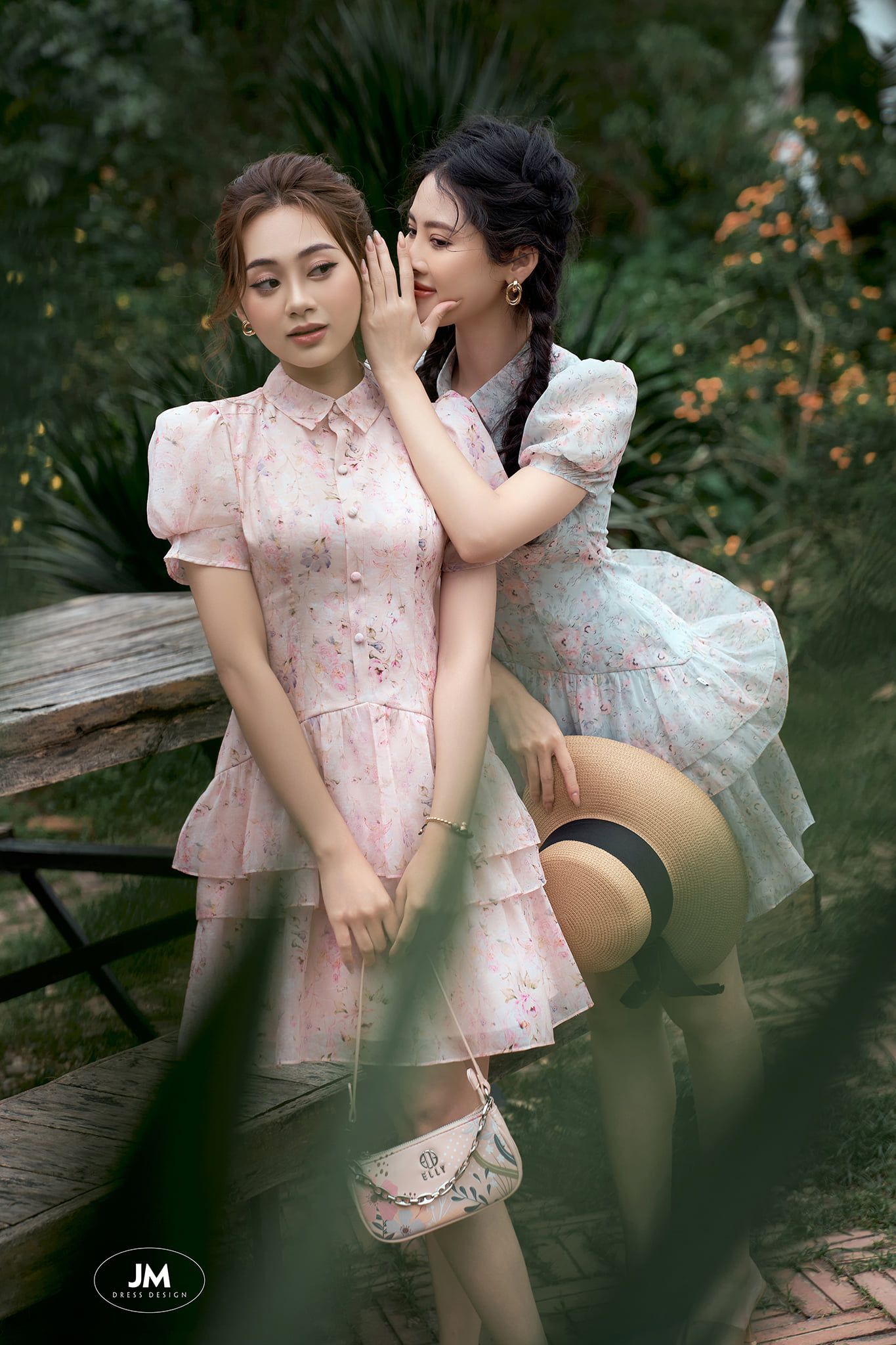 B&Iacute; K&Iacute;P CHỌN TRANG PHỤC DU LỊCH M&Ugrave;A H&Egrave;