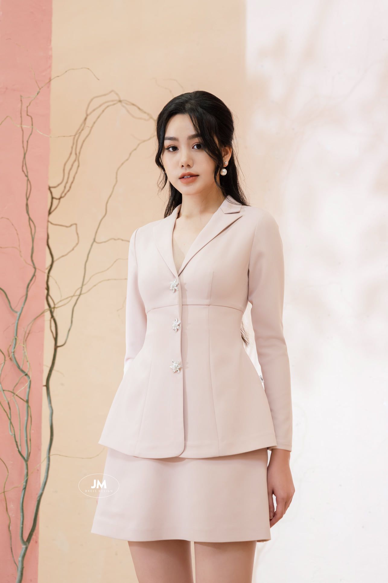 Đầm peplum 2 tầng cổ vest