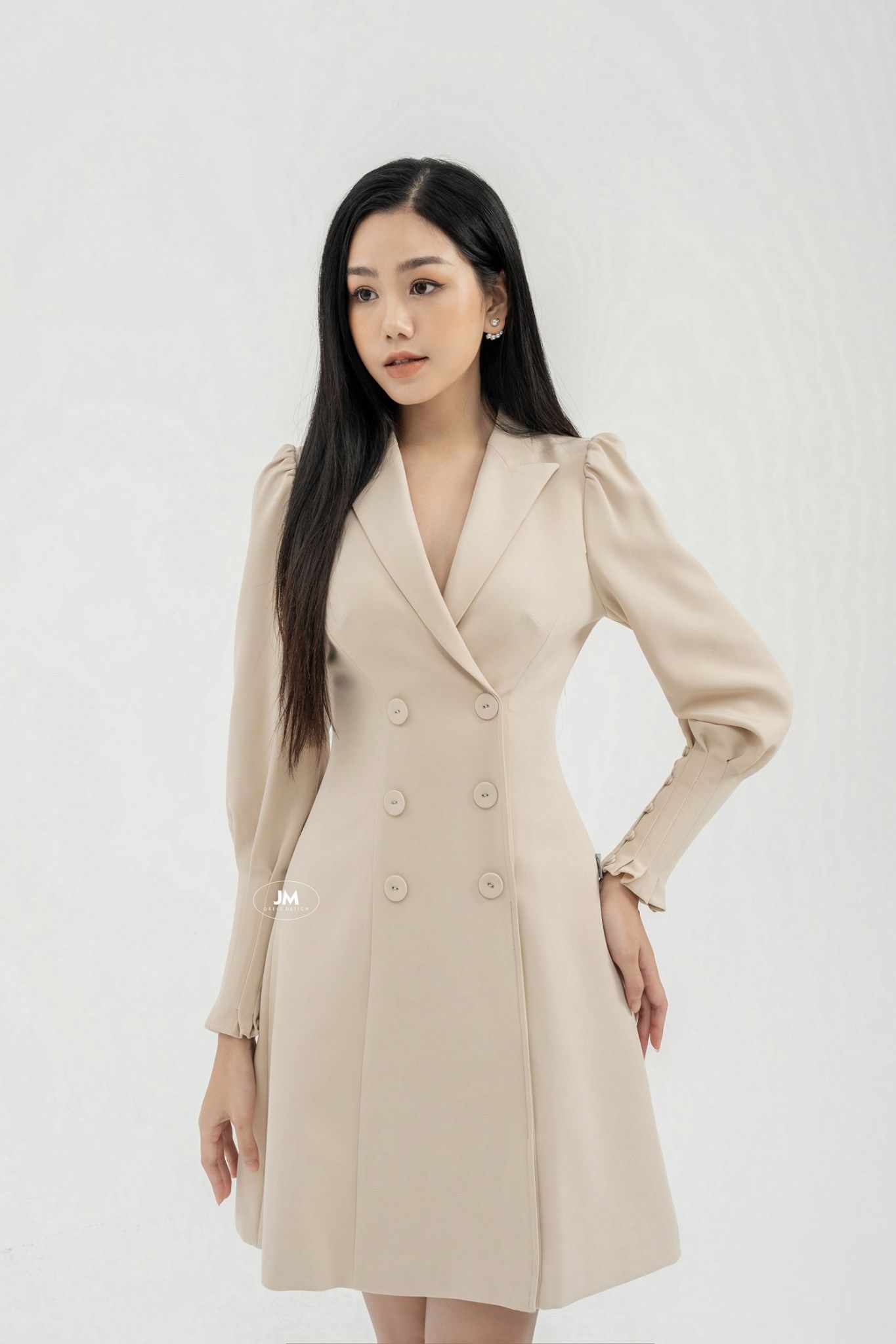Đầm cổ vest tay xếp
