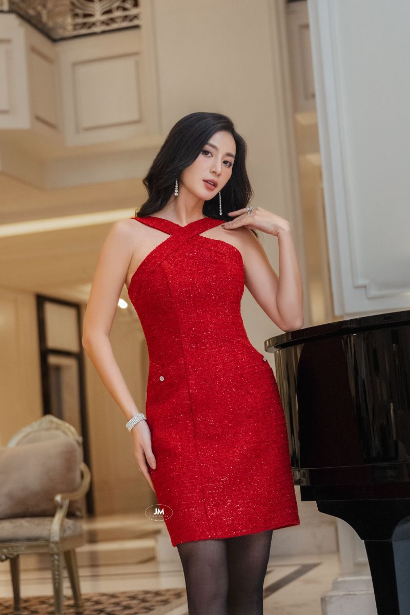 Đầm tweed cổ yếm dáng ôm