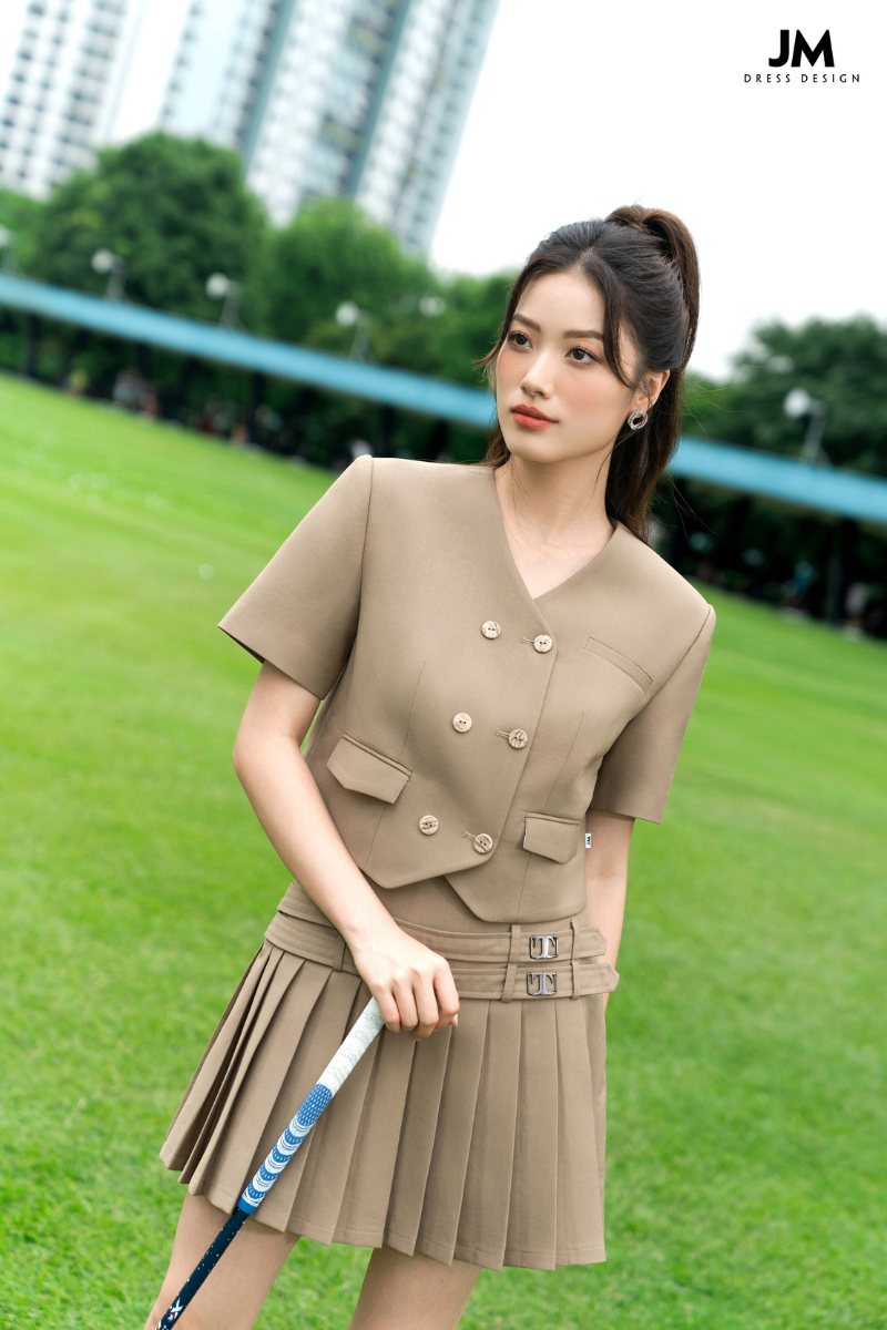 Áo ngắn tay cổ V, hai hàng cúc
