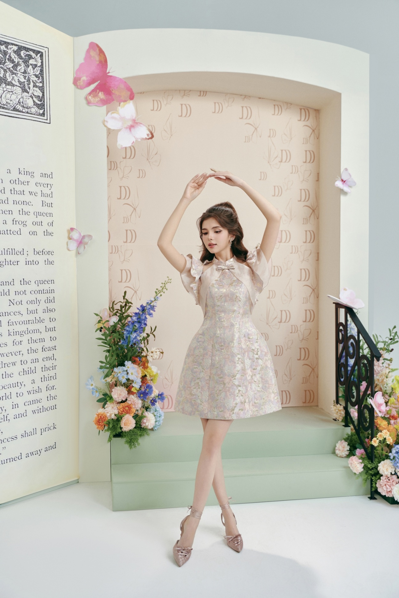 Đầm cổ tàu, cut - out vai bung hai lớp