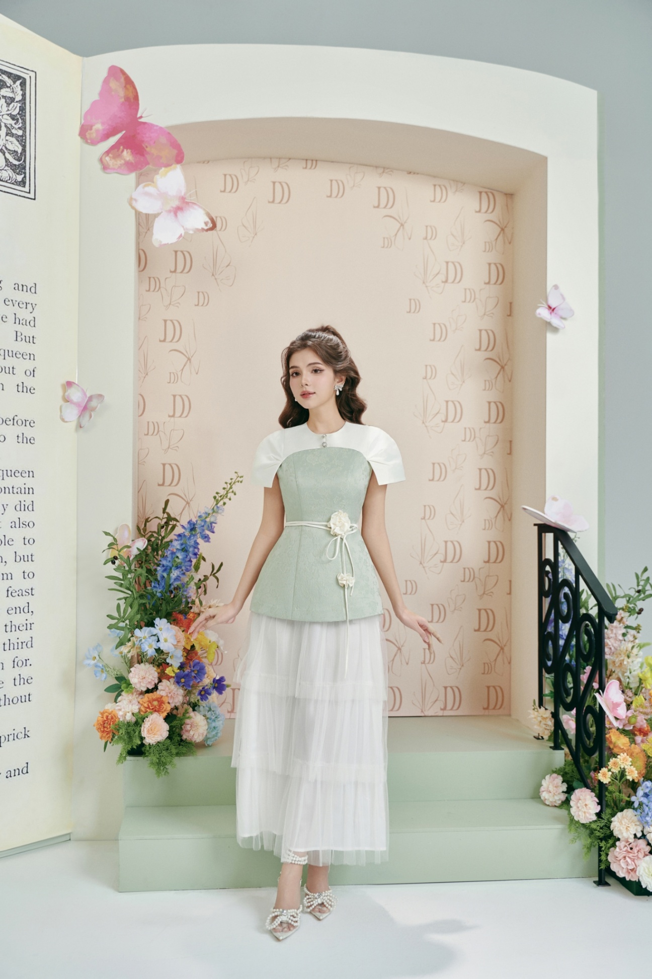 Áo cách điệu tay cổ tròn phối dây nơ hoa