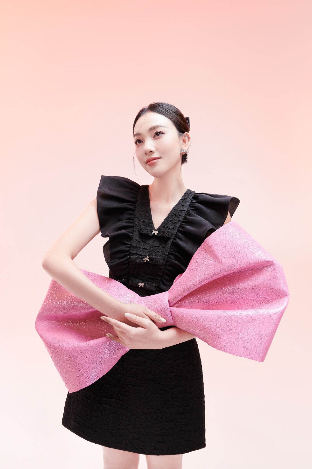 Đầm phối vai bồng đính nơ