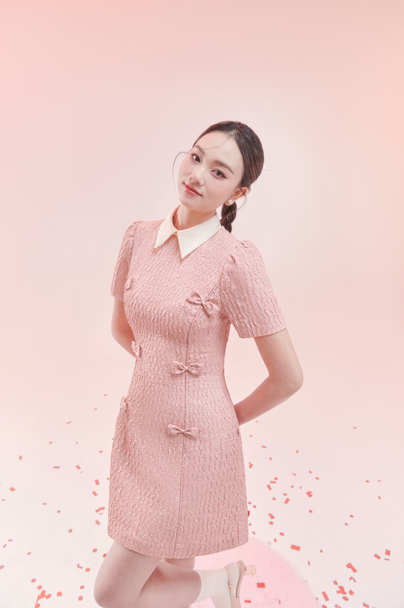 Đầm cổ đức phối lé nơ
