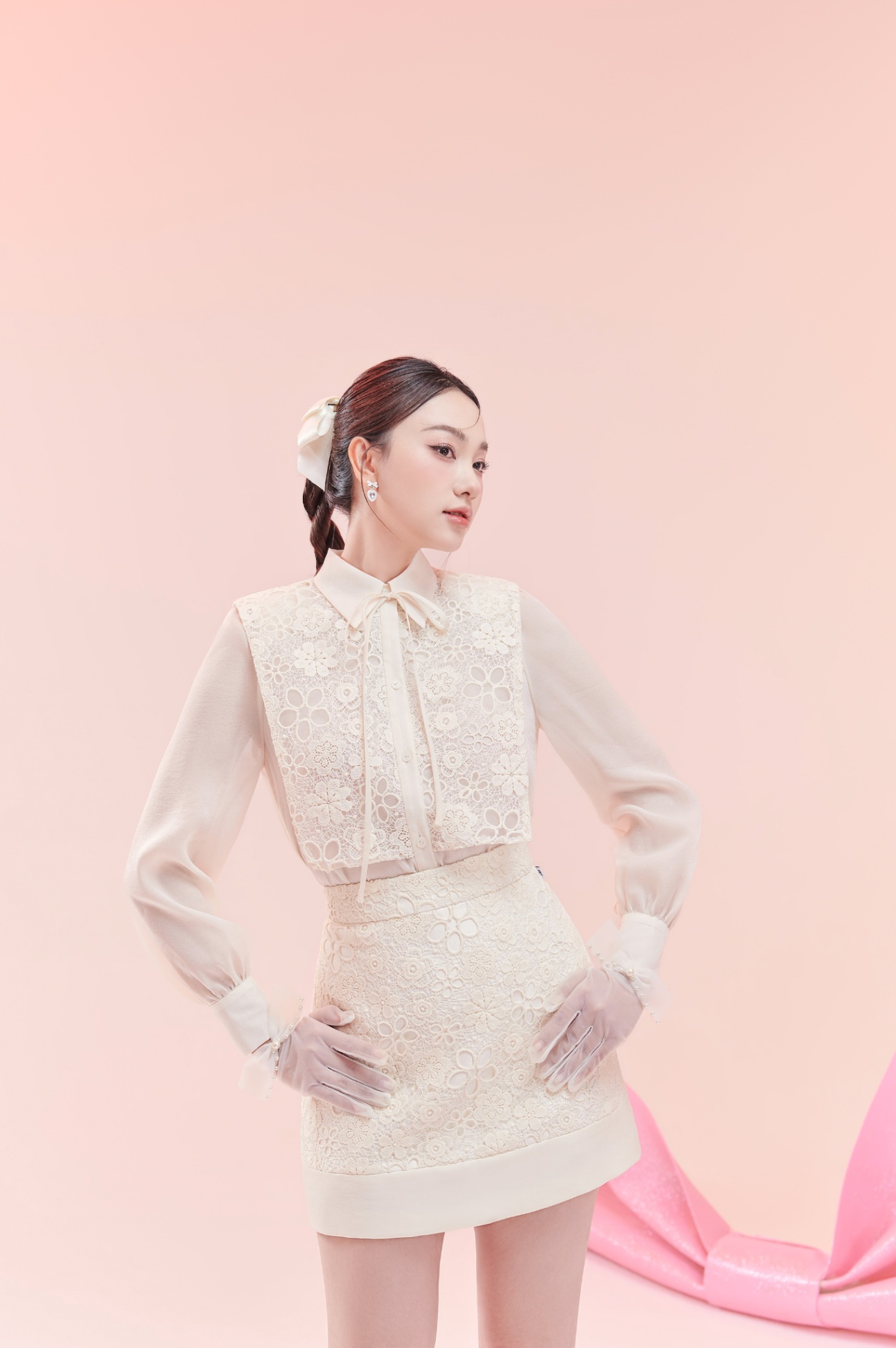 Chân váy A ngắn phối ren