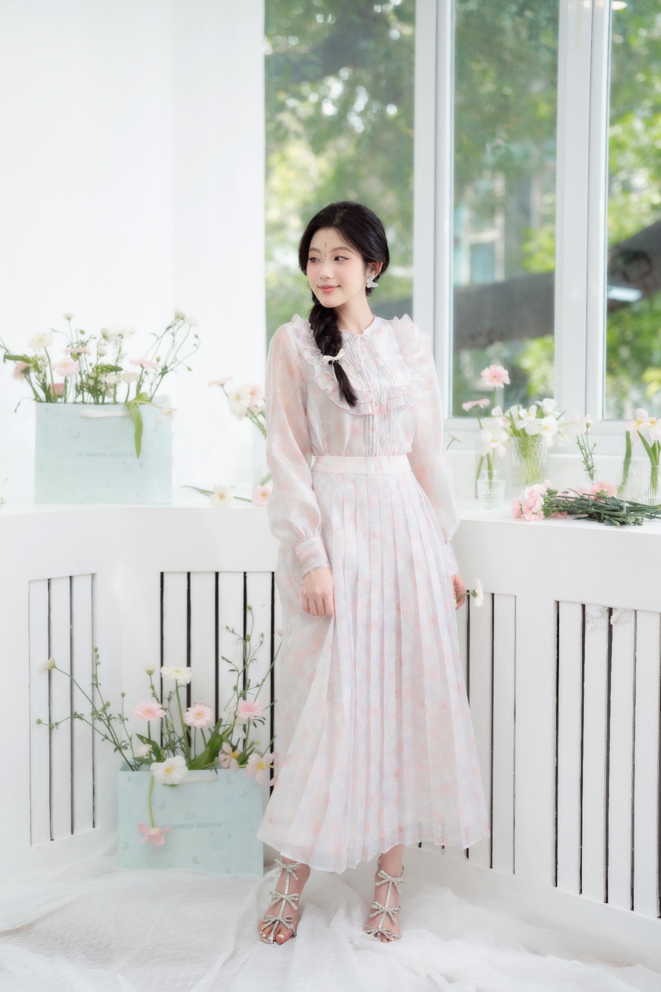 Chân váy họa tiết xếp ly