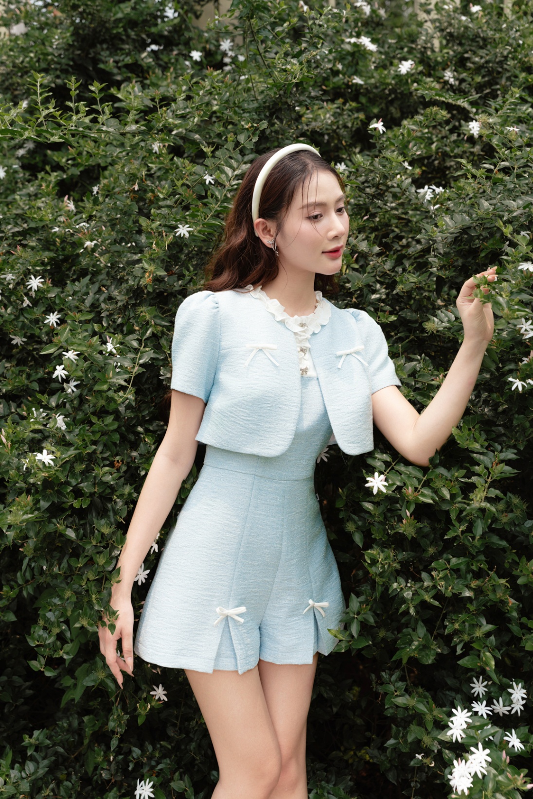 Áo ngắn cổ tròn tay tay nhún