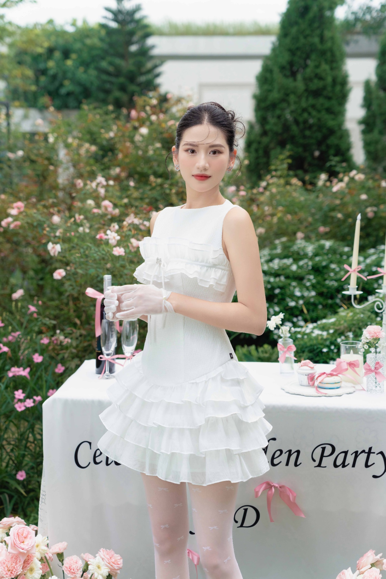 Đầm sát nách nhún ngực, chân bèo