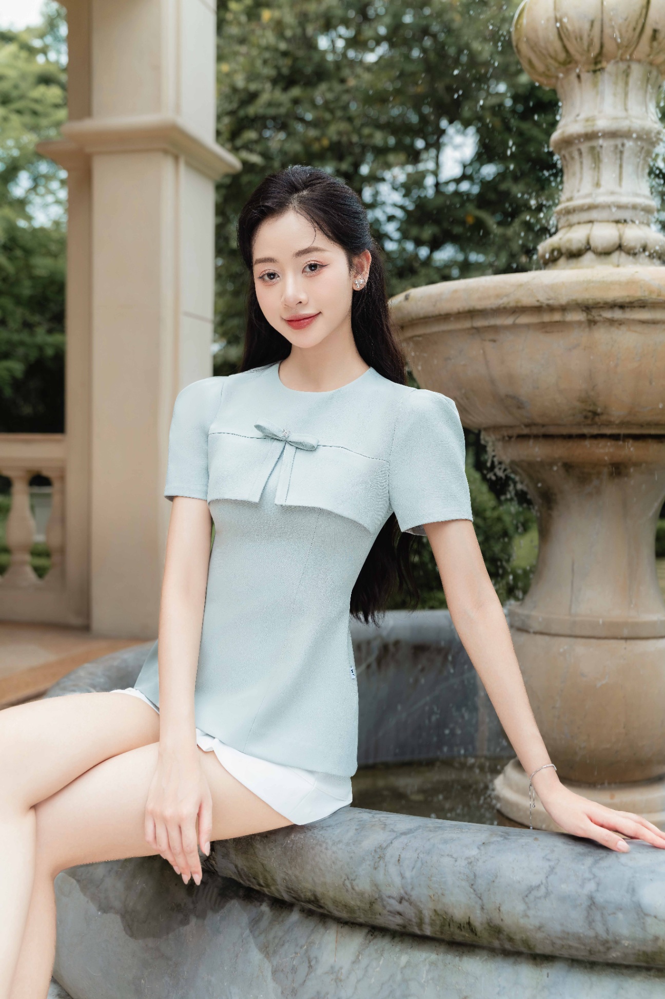 Áo cổ tròn phối zen , nơ ngực