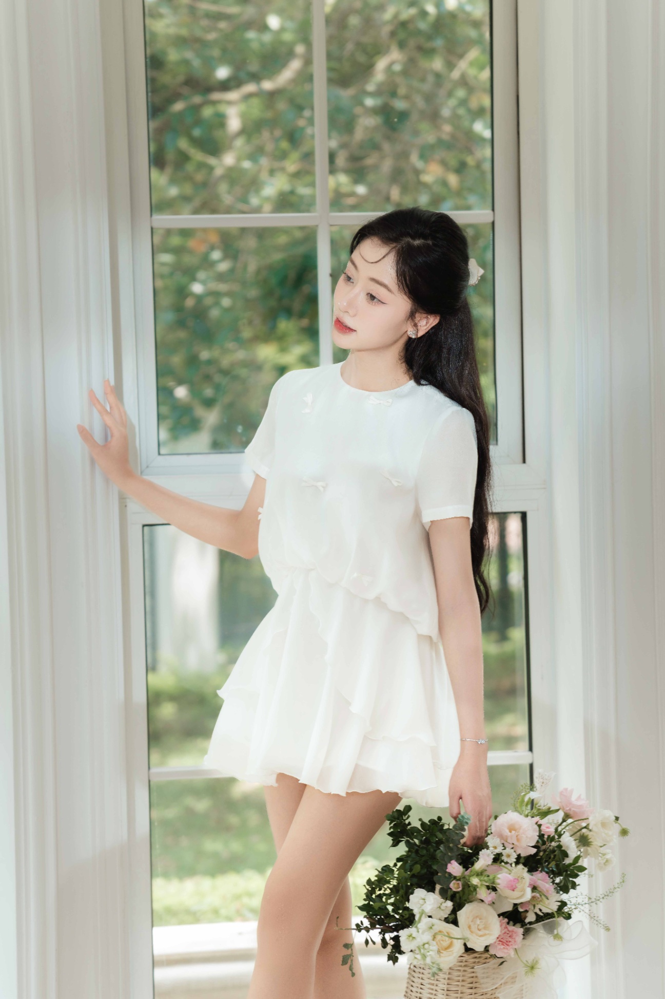Đầm cổ tròn chân bèo thêu JDD