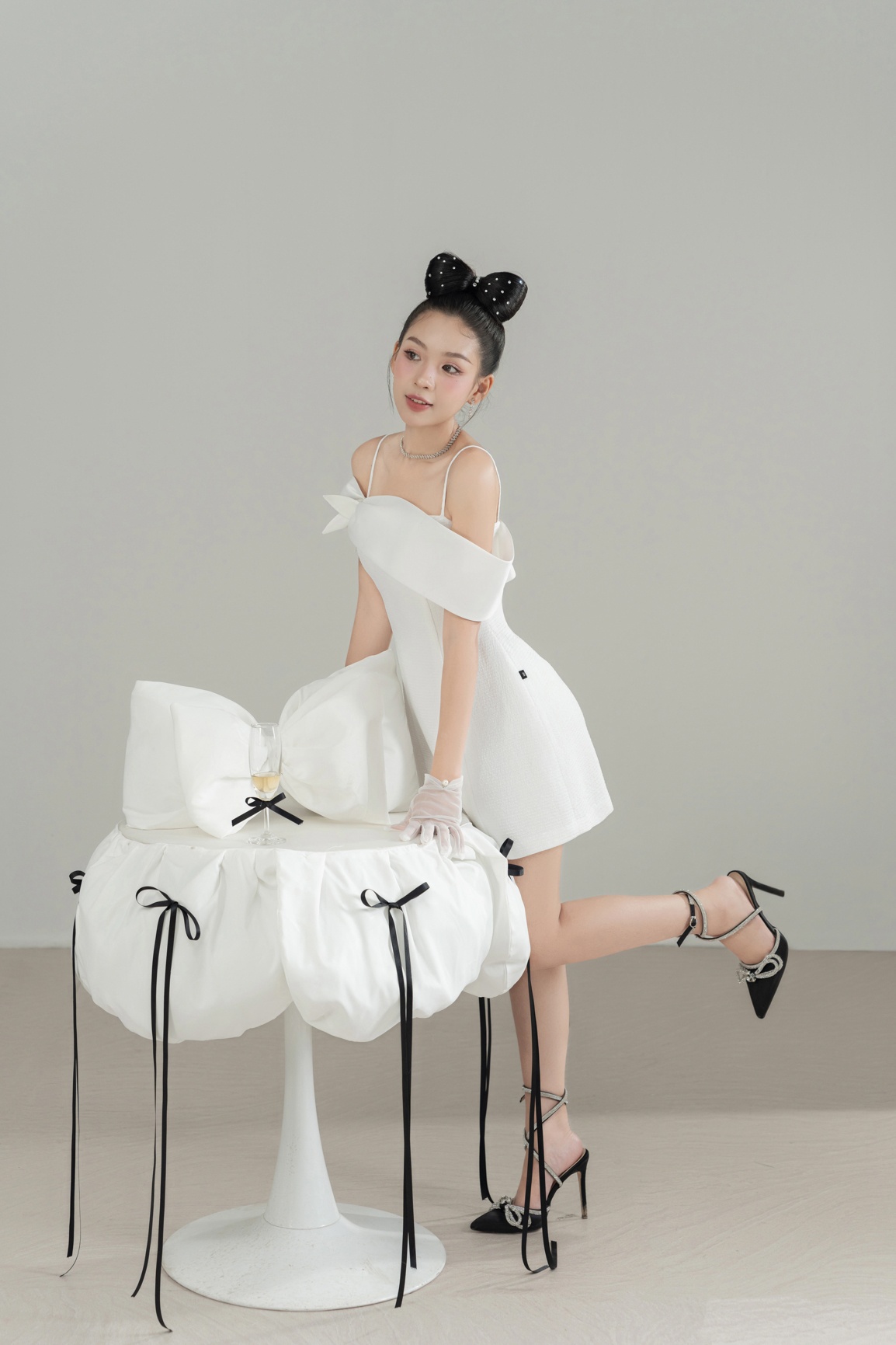 Đầm lệch vai đính bướm 3D