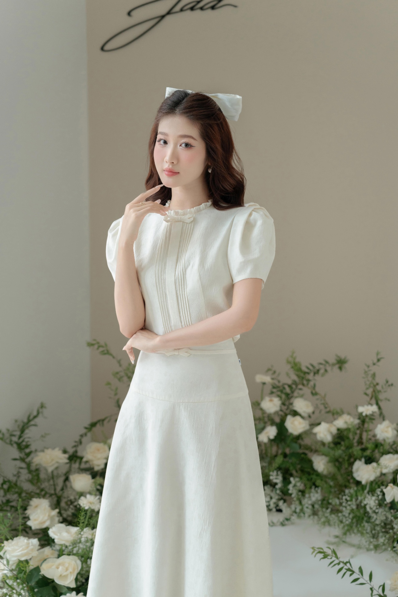 Áo dáng ôm cổ tròn tay xếp nhún