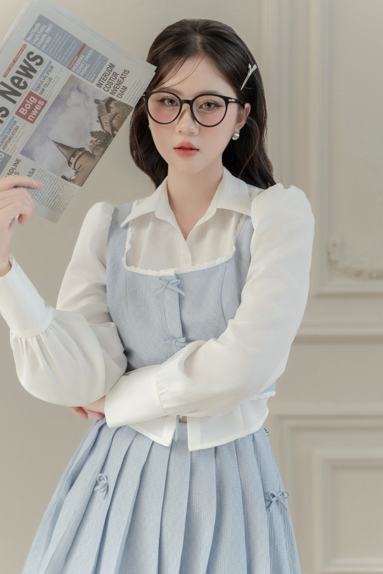 Chân váy xếp ly gắn nơ