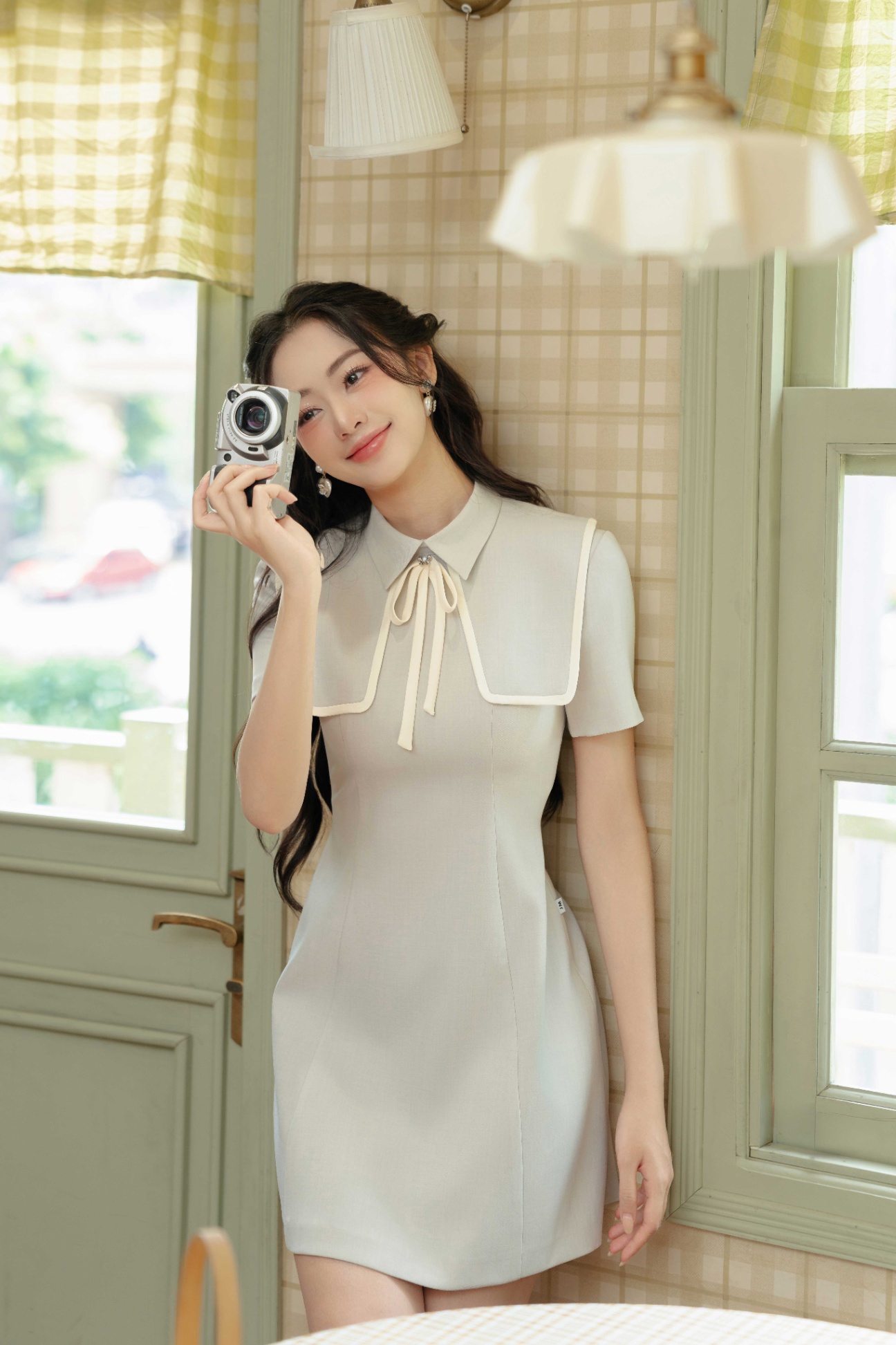 Đầm cổ đức bung vạt đính nơ cổ