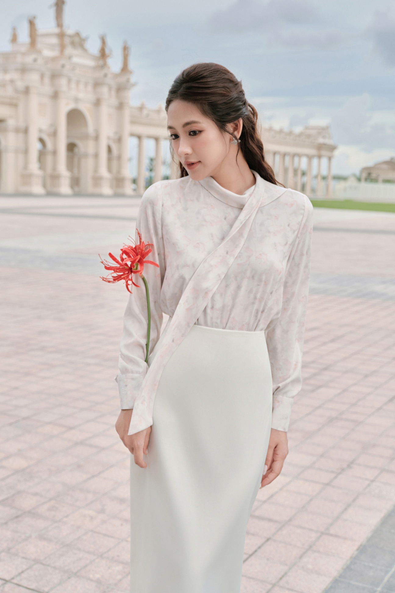 Áo dáng suông cổ buộc nơ