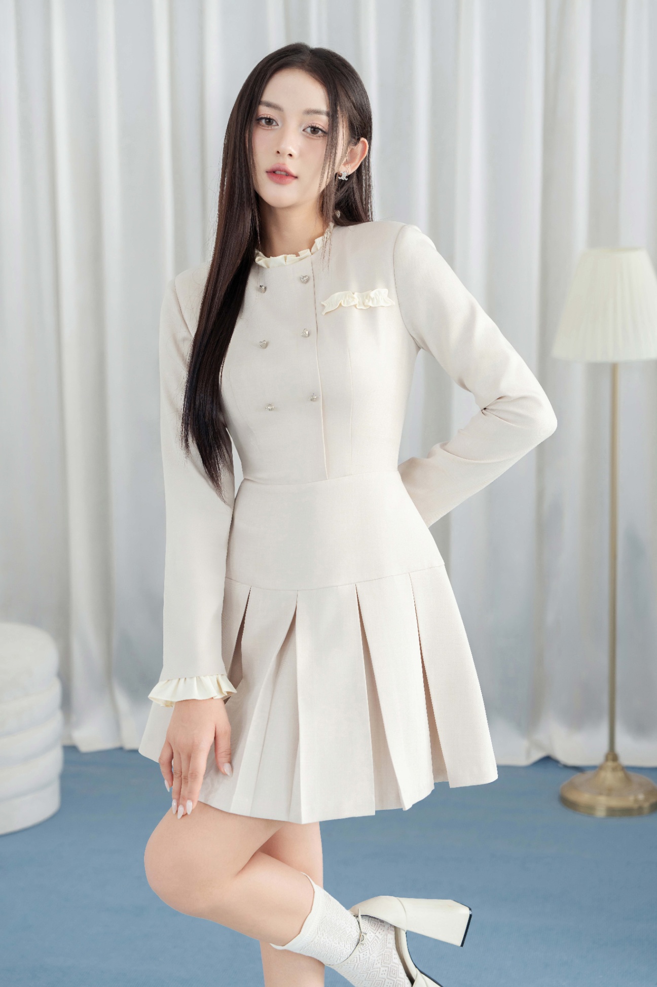 Đầm cổ bèo 2 hàng cúc chân xếp ly chụm