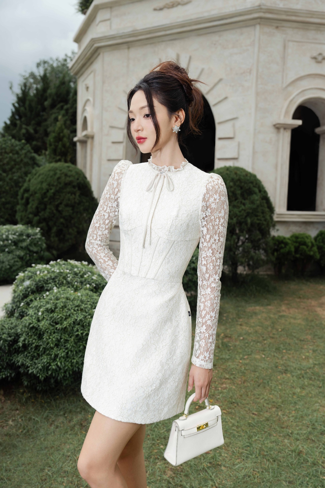 Đầm ren cổ bèo đè corset