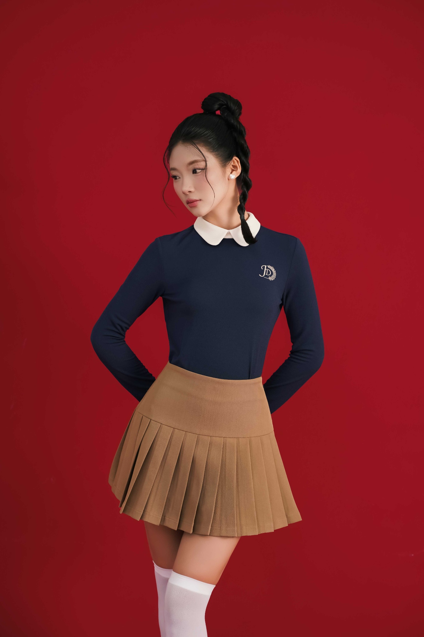 Áo cổ sen nằm dài tay