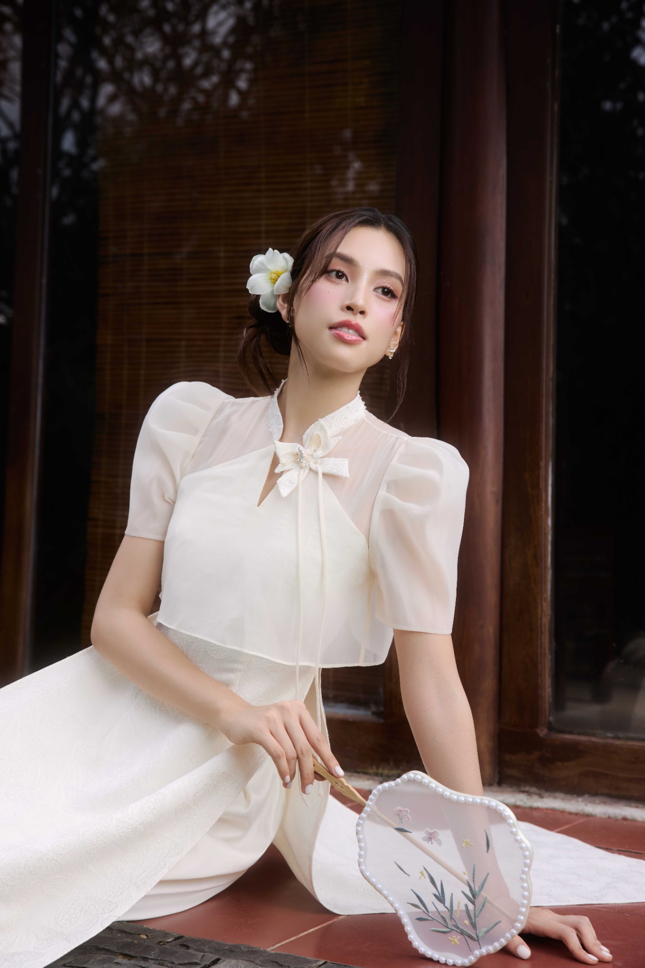 Áo dài Vân Lê - Áo dài dáng ôm tà bung ngoài