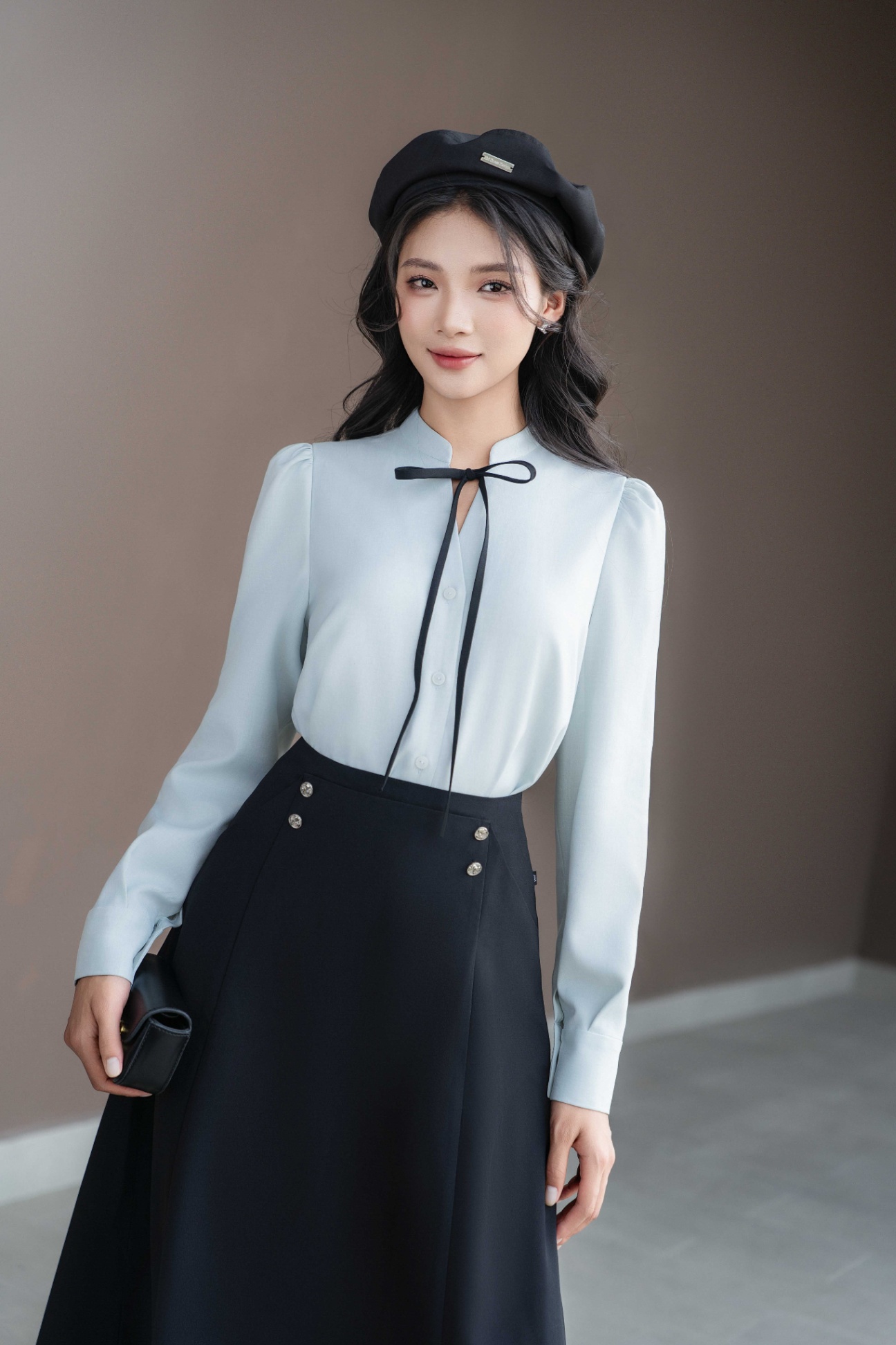Áo sơ mi cổ tàu xẻ V buộc nơ cổ