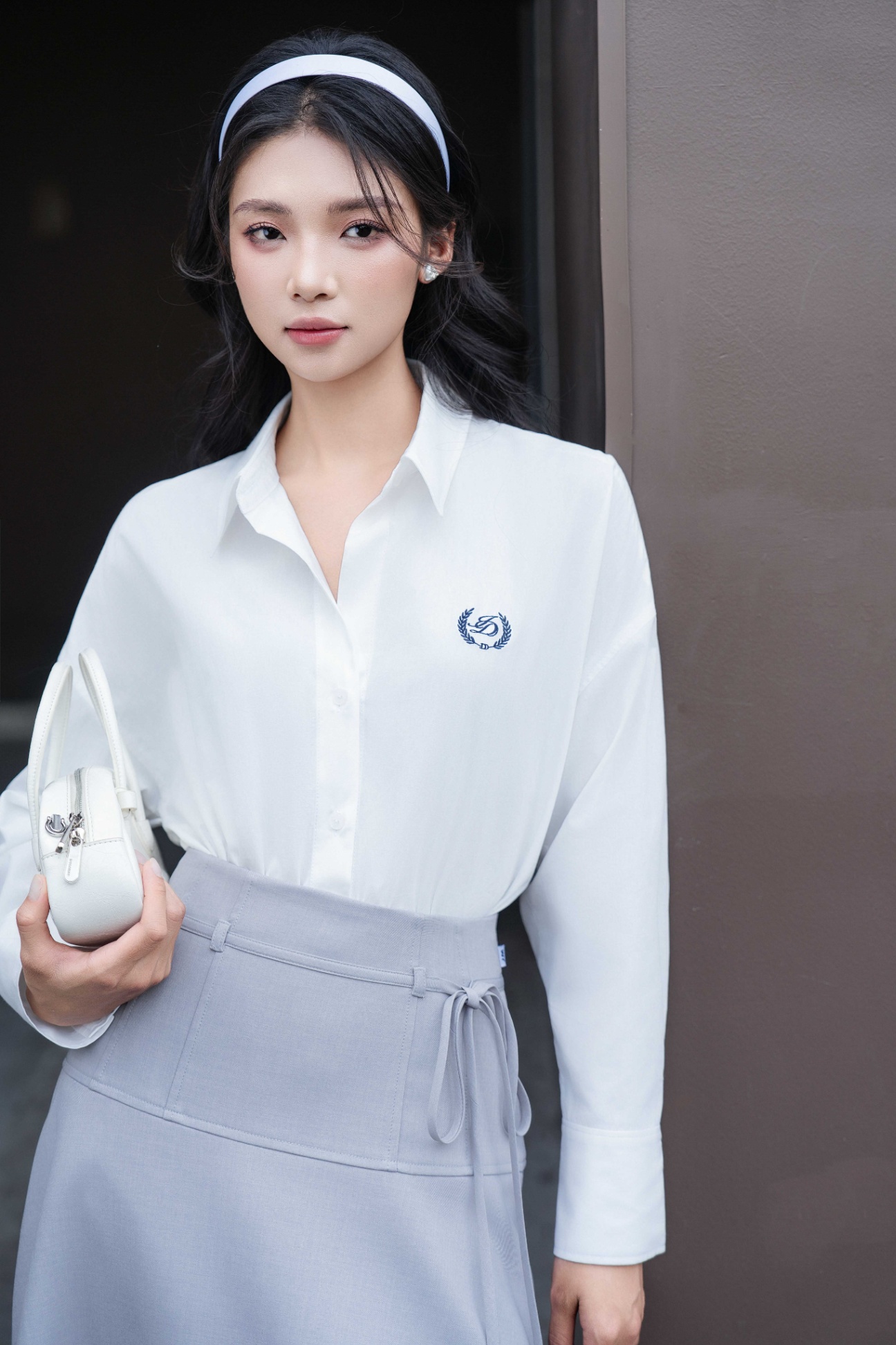 Áo sơ mi cổ đức tay chởm thêu túi ngực