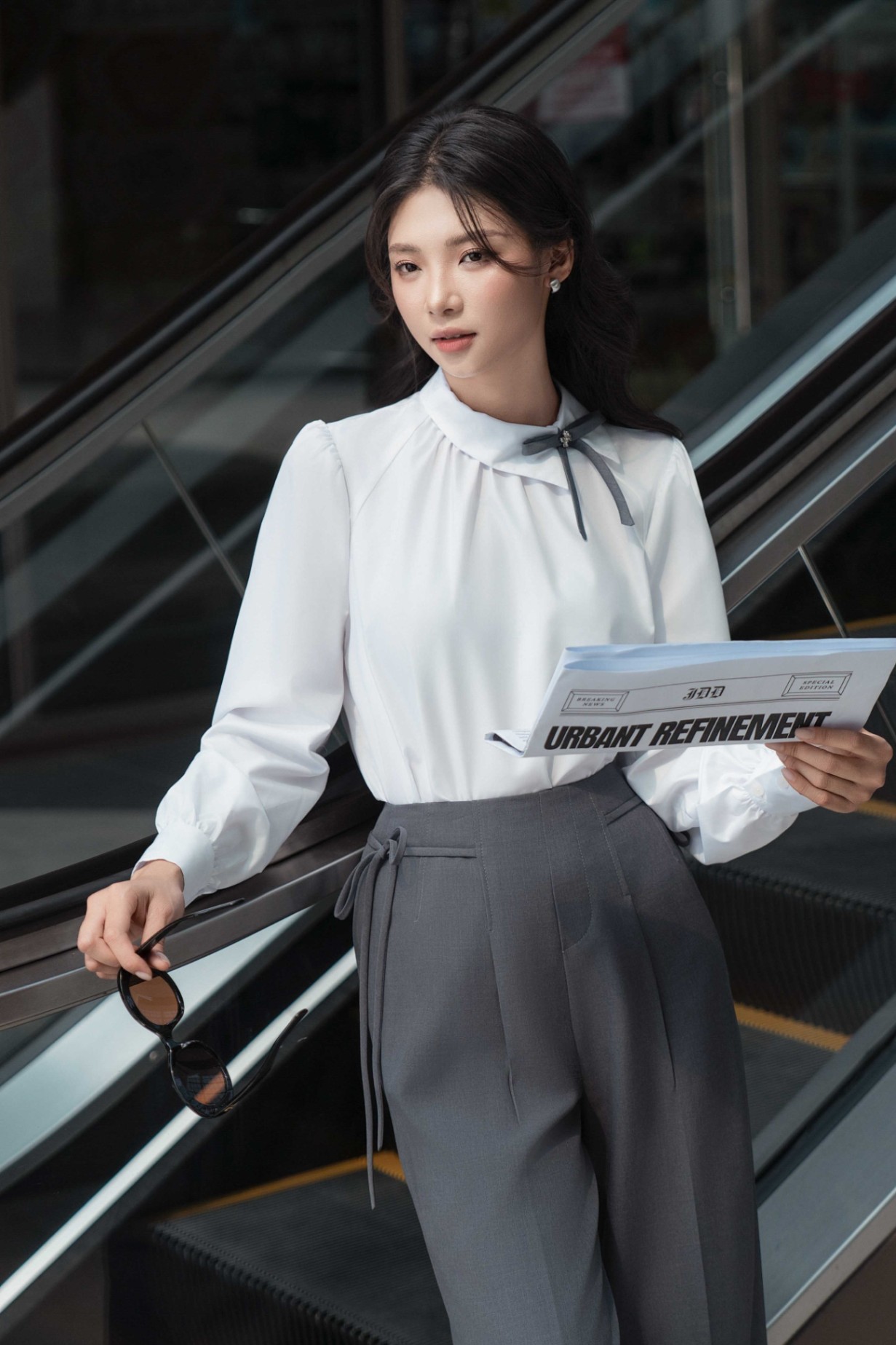 Áo sơ mi cổ lệch cách điệu tay bồng