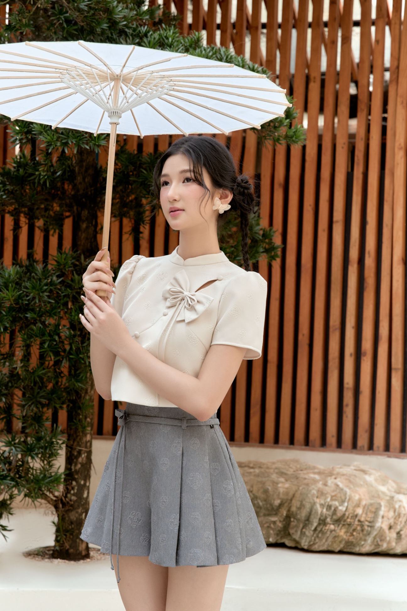 Quần gấm cạp cao đính nơ