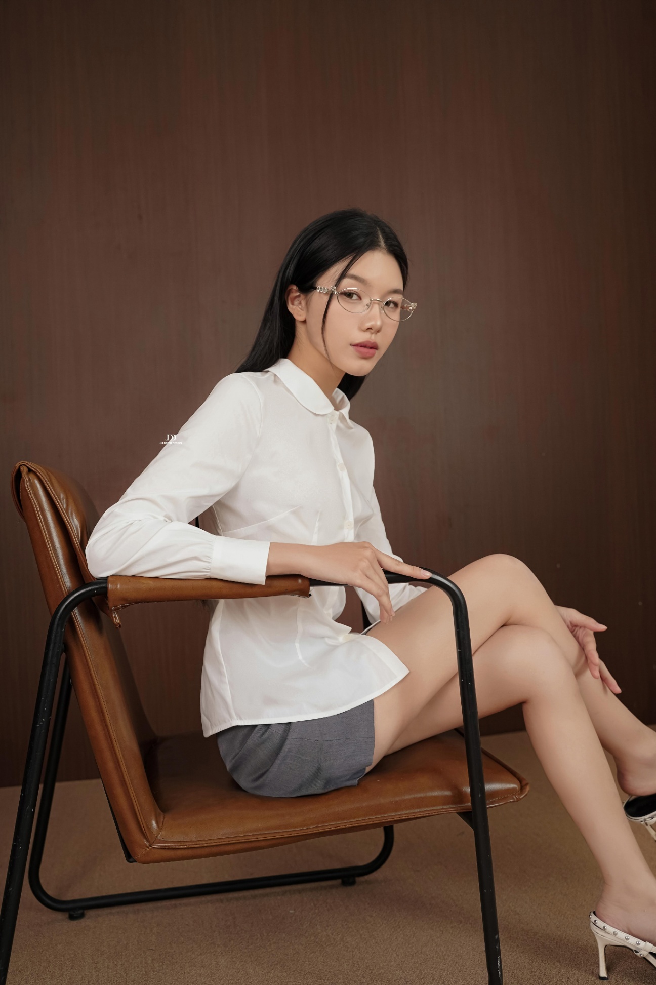 Áo sơ mi cổ sen dáng ôm vừa