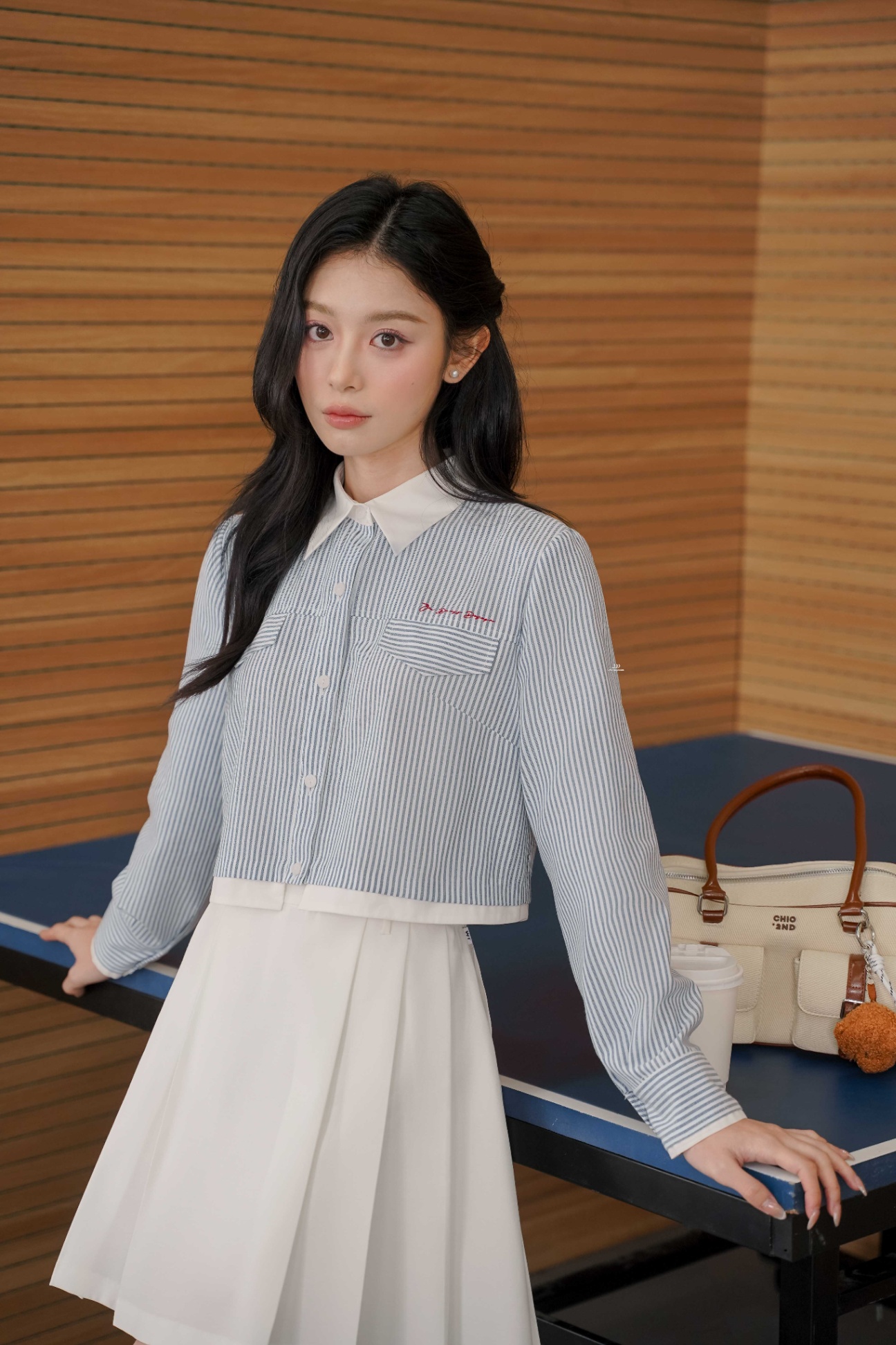 Áo sơ mi cổ đức dáng suông croptop