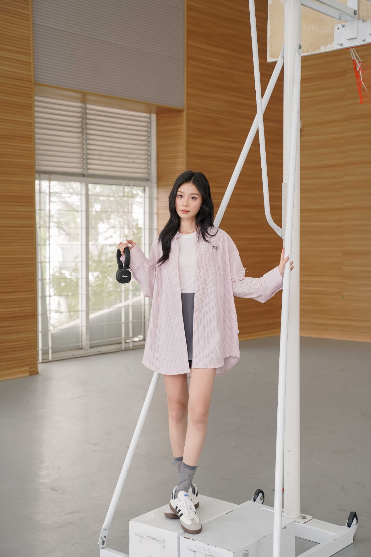 Áo sơ mi rộng xẻ sau