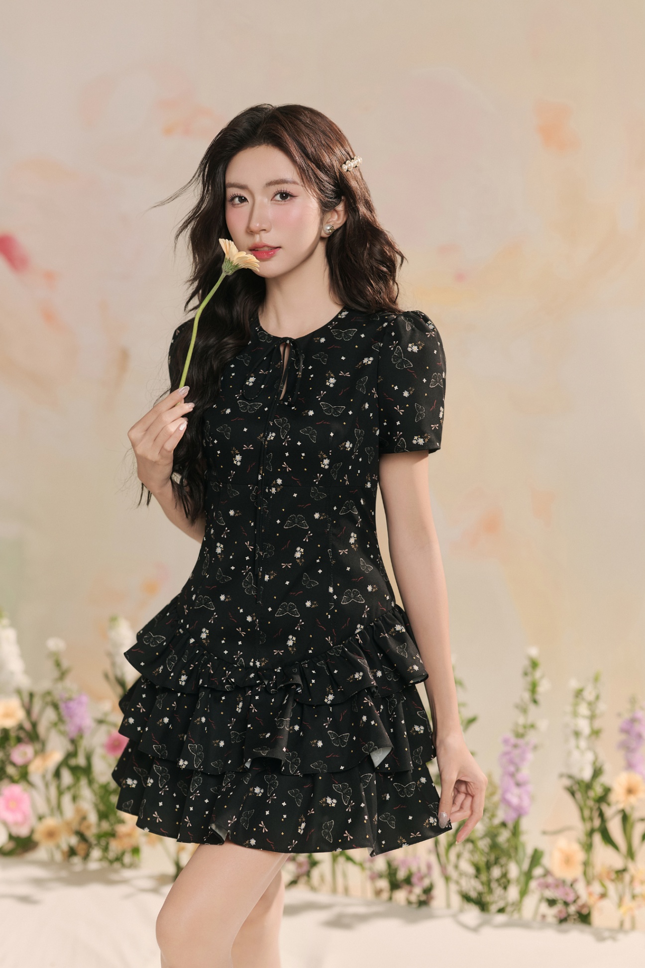 Đầm cổ tròn nhún tầng chân
