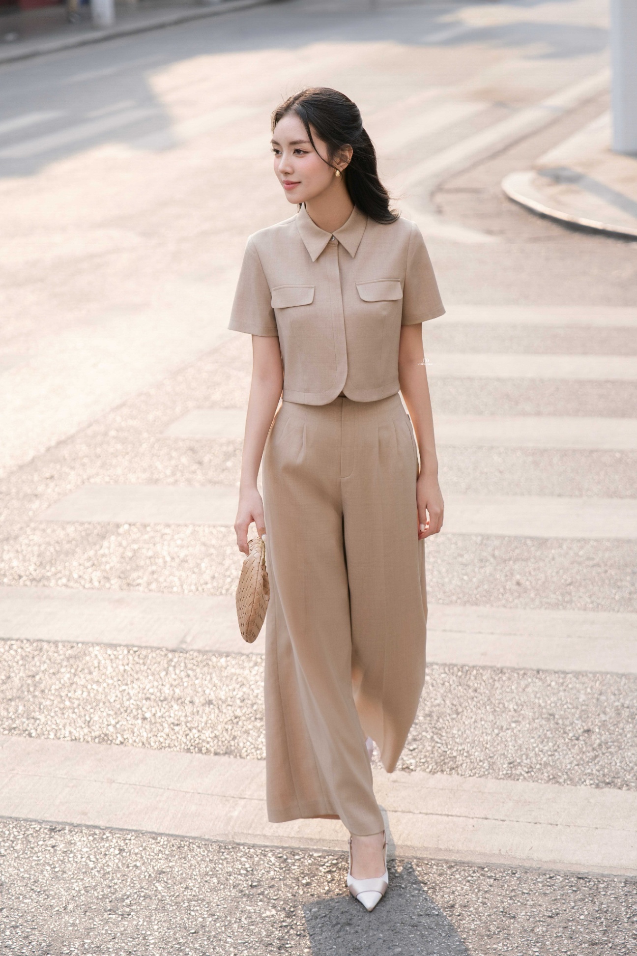 Áo dáng crotop cổ đức gấu lượn tròn