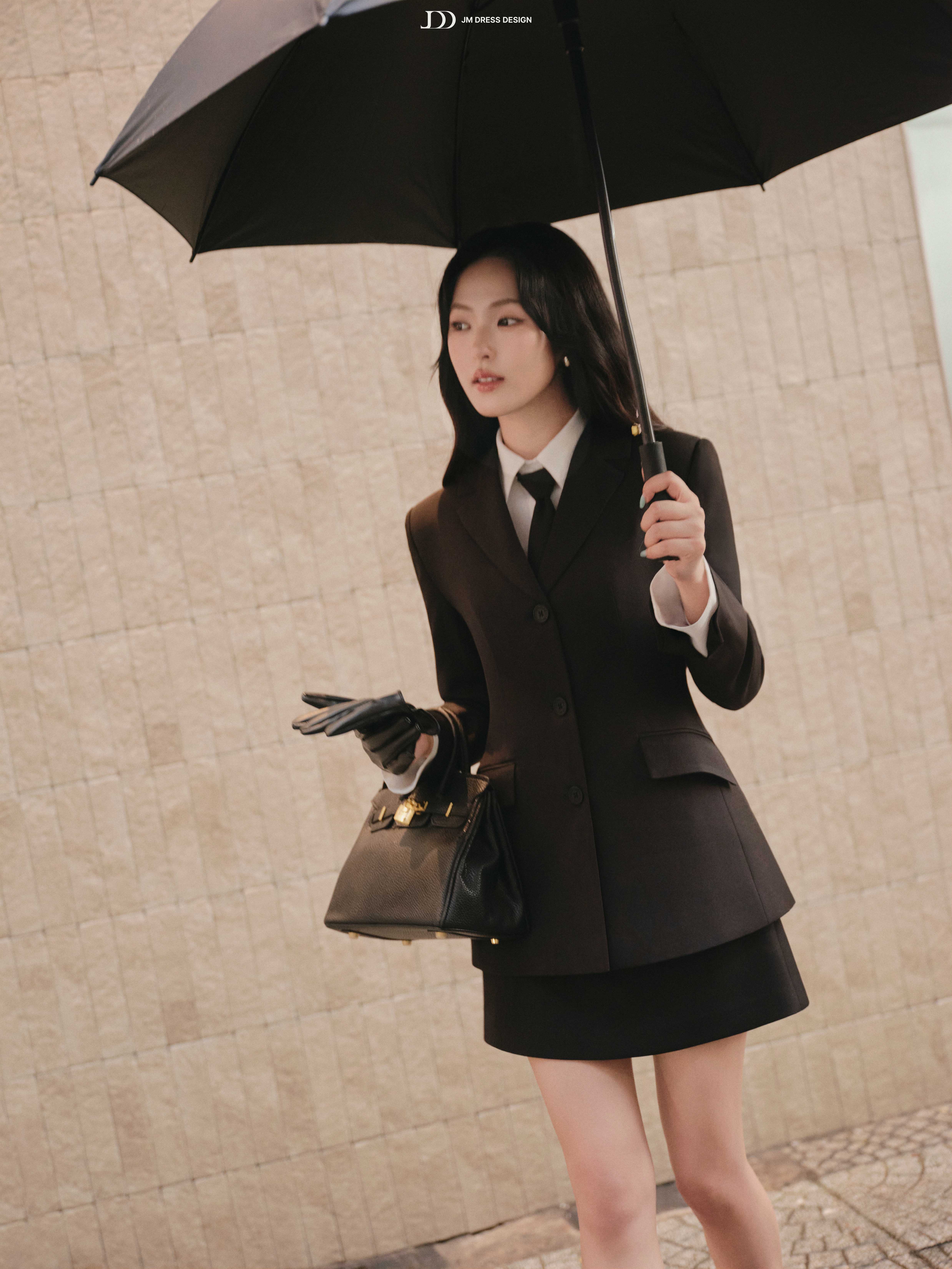 Áo Blazer dáng ôm thêu ngực