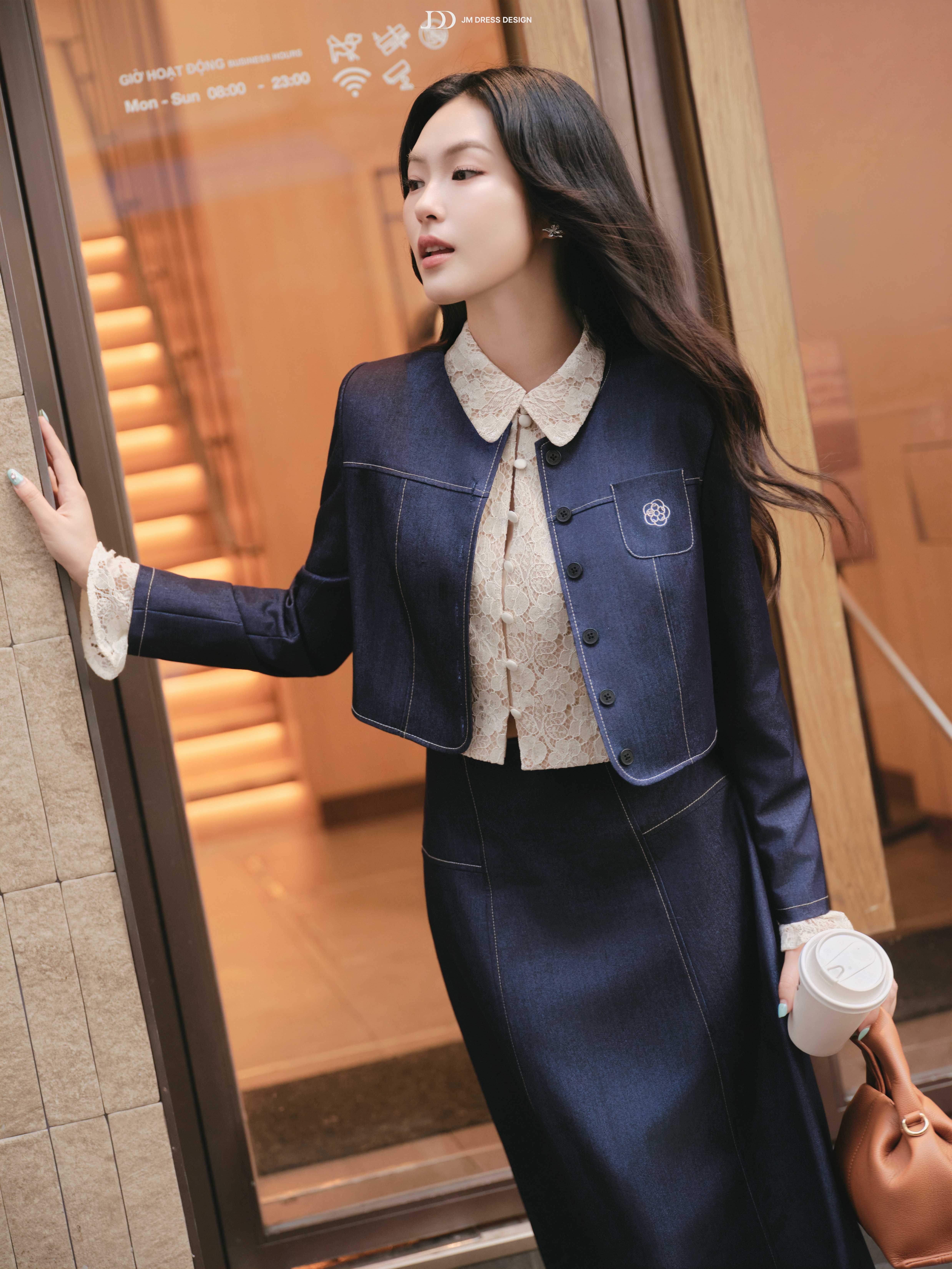 Áo Blazer dáng suông ngắn cổ tròn