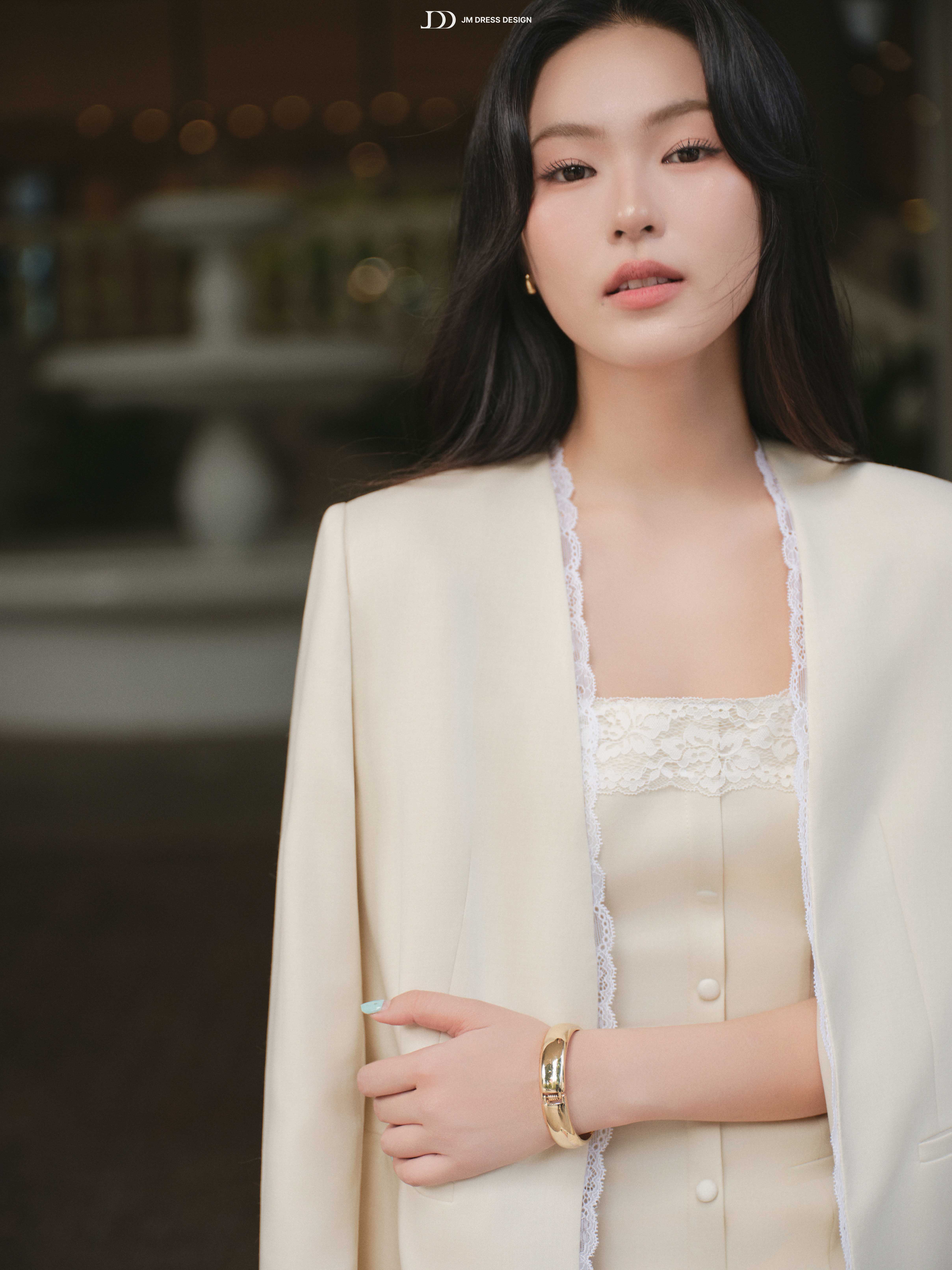 Áo Blazer không cổ phối ren