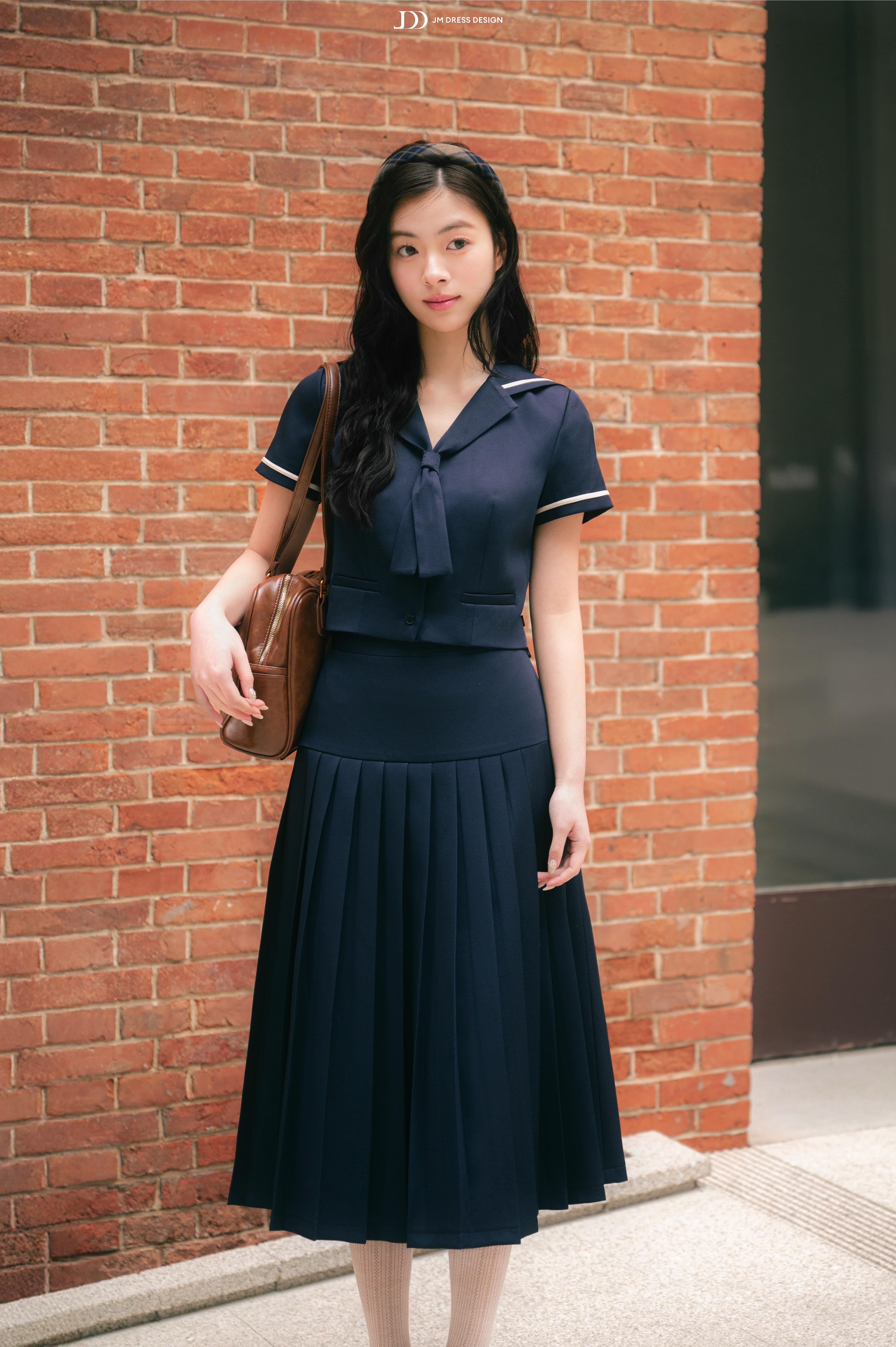 Áo Xuân Hè cổ vest cách điệu dáng ngắn