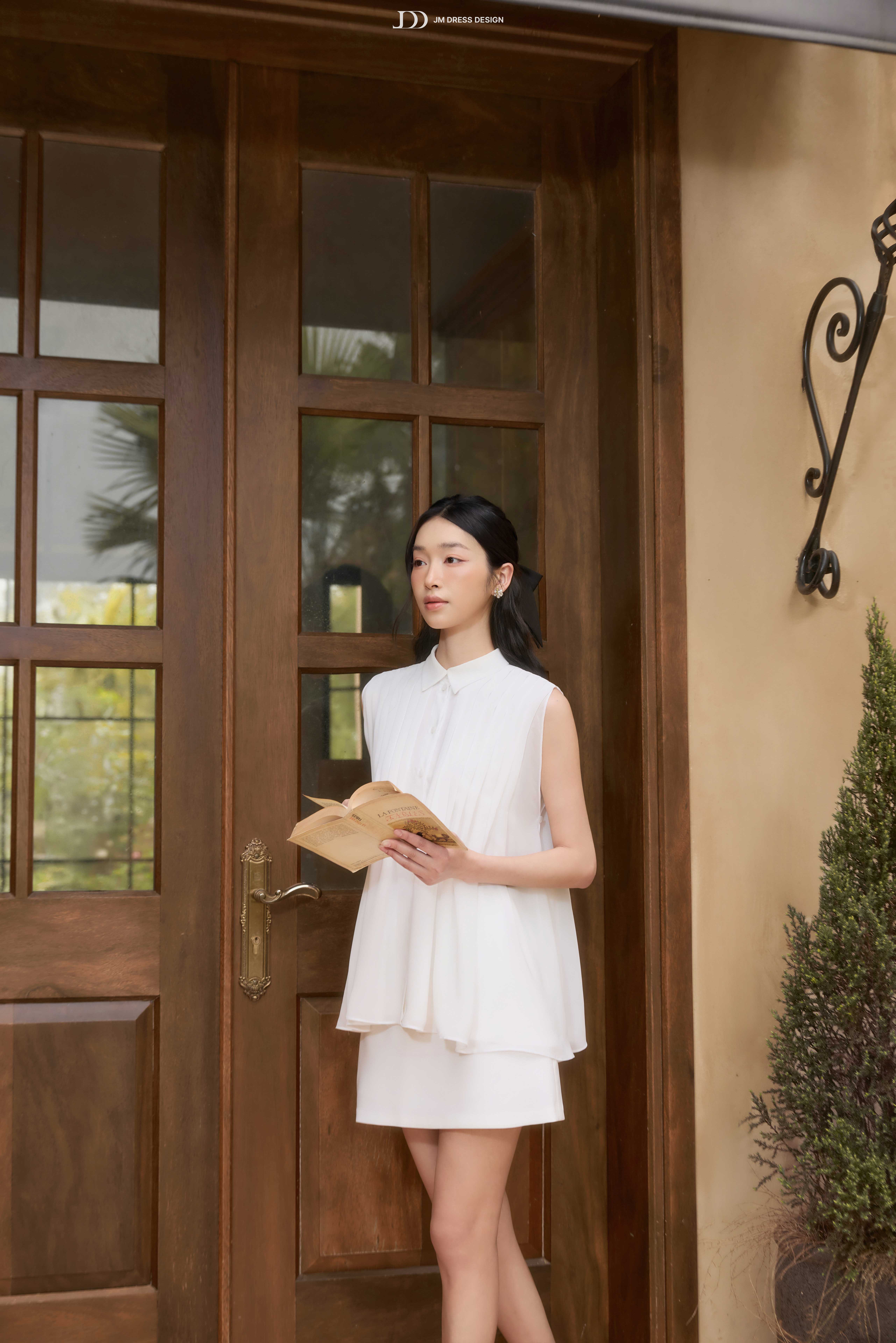 Áo kiểu cổ đức xẻ tay , xếp ly thân