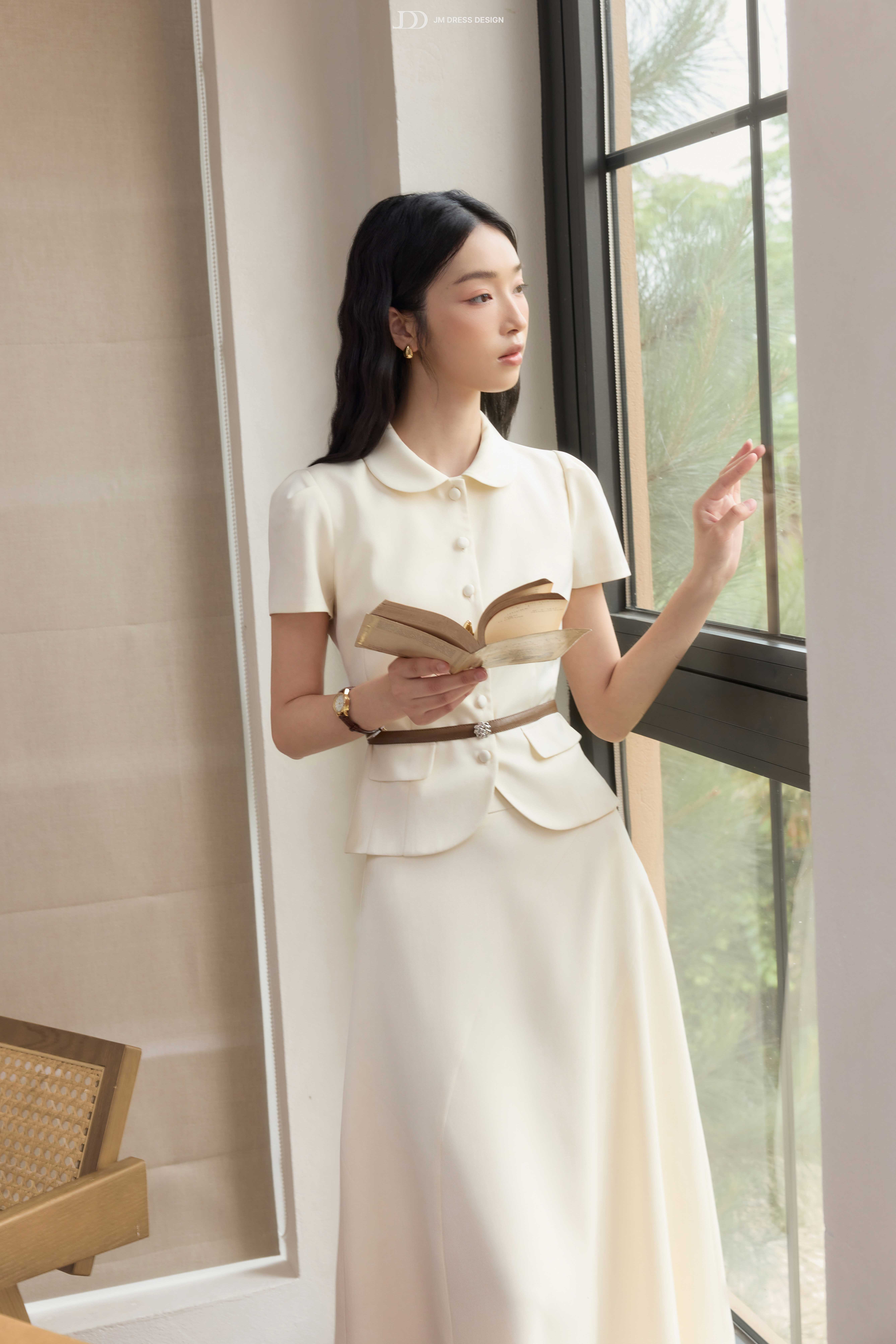 Áo kiểu cổ sen dáng ôm
