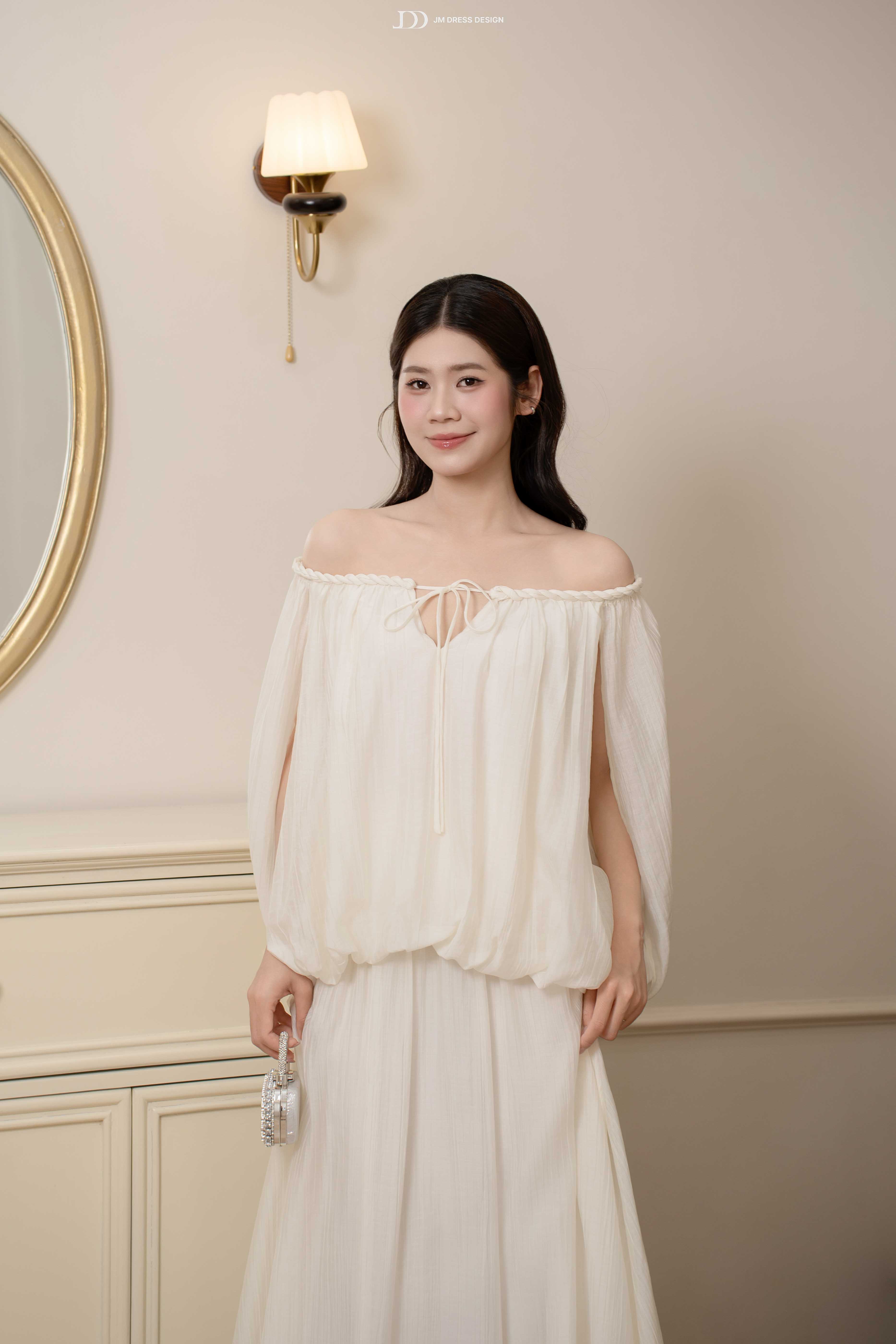 Áo kiểu trễ vai giật bom