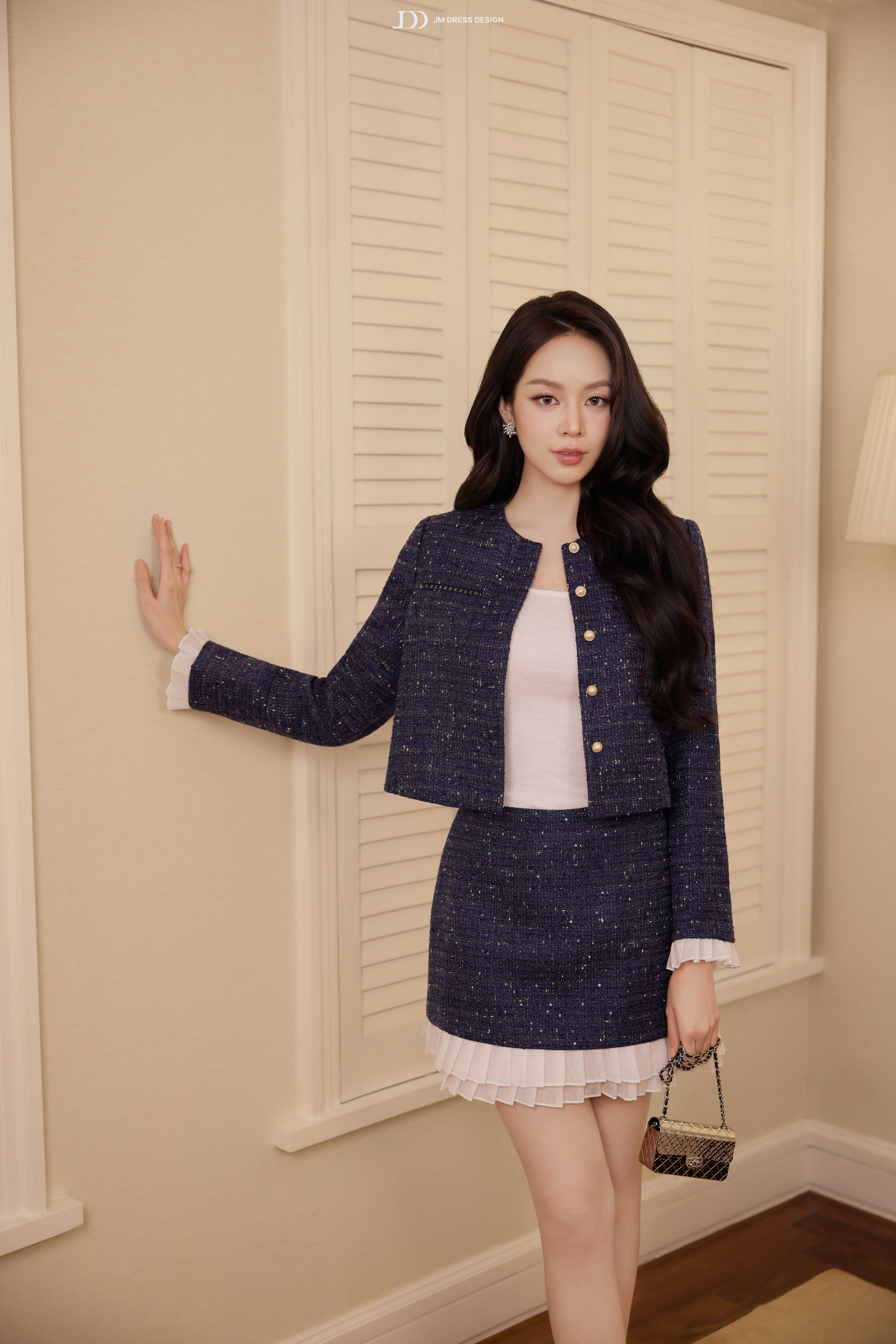 Chân váy ngắn dáng A phối chân dập ly