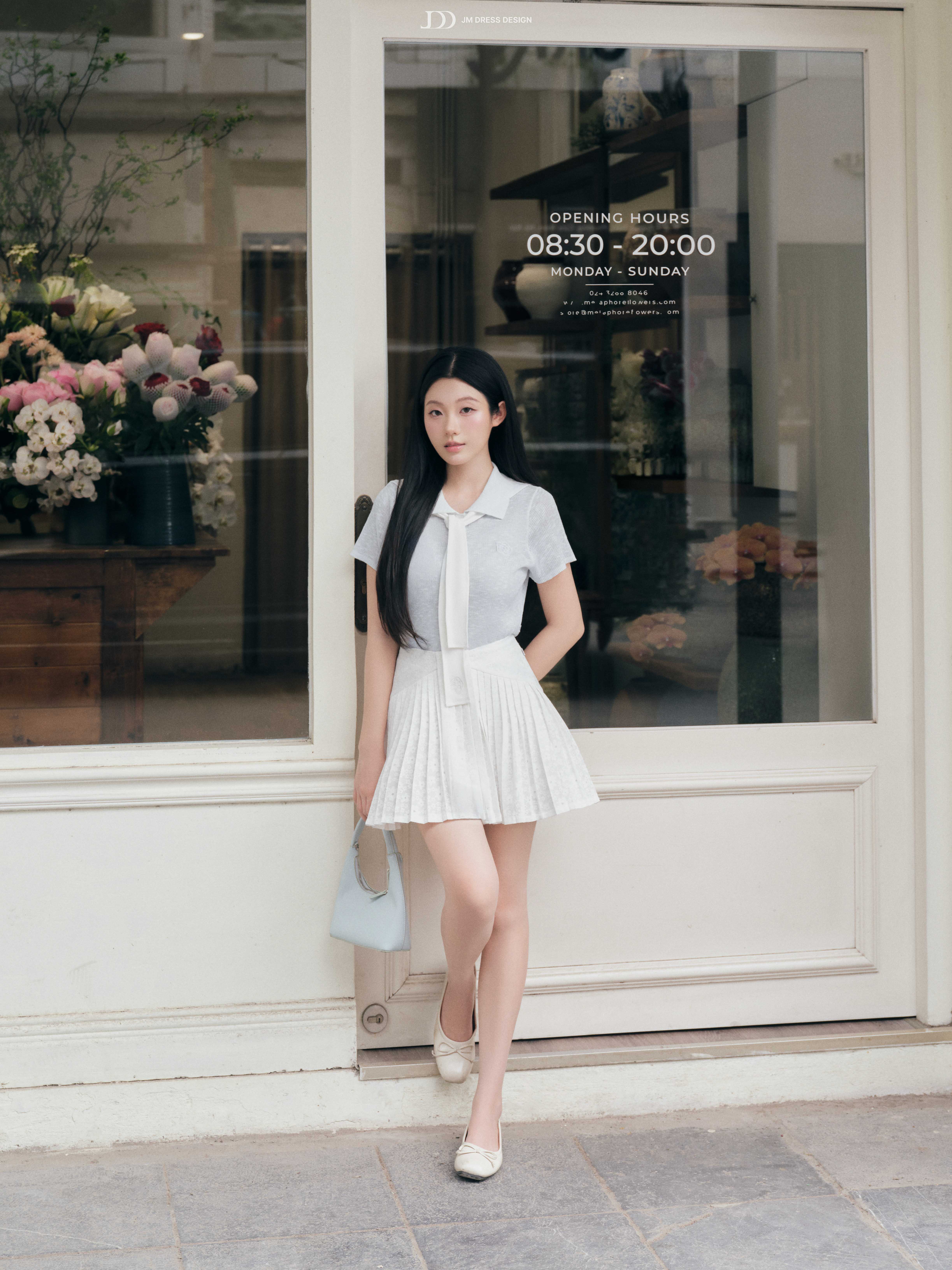 Chân váy ngắn xếp ly tà bung