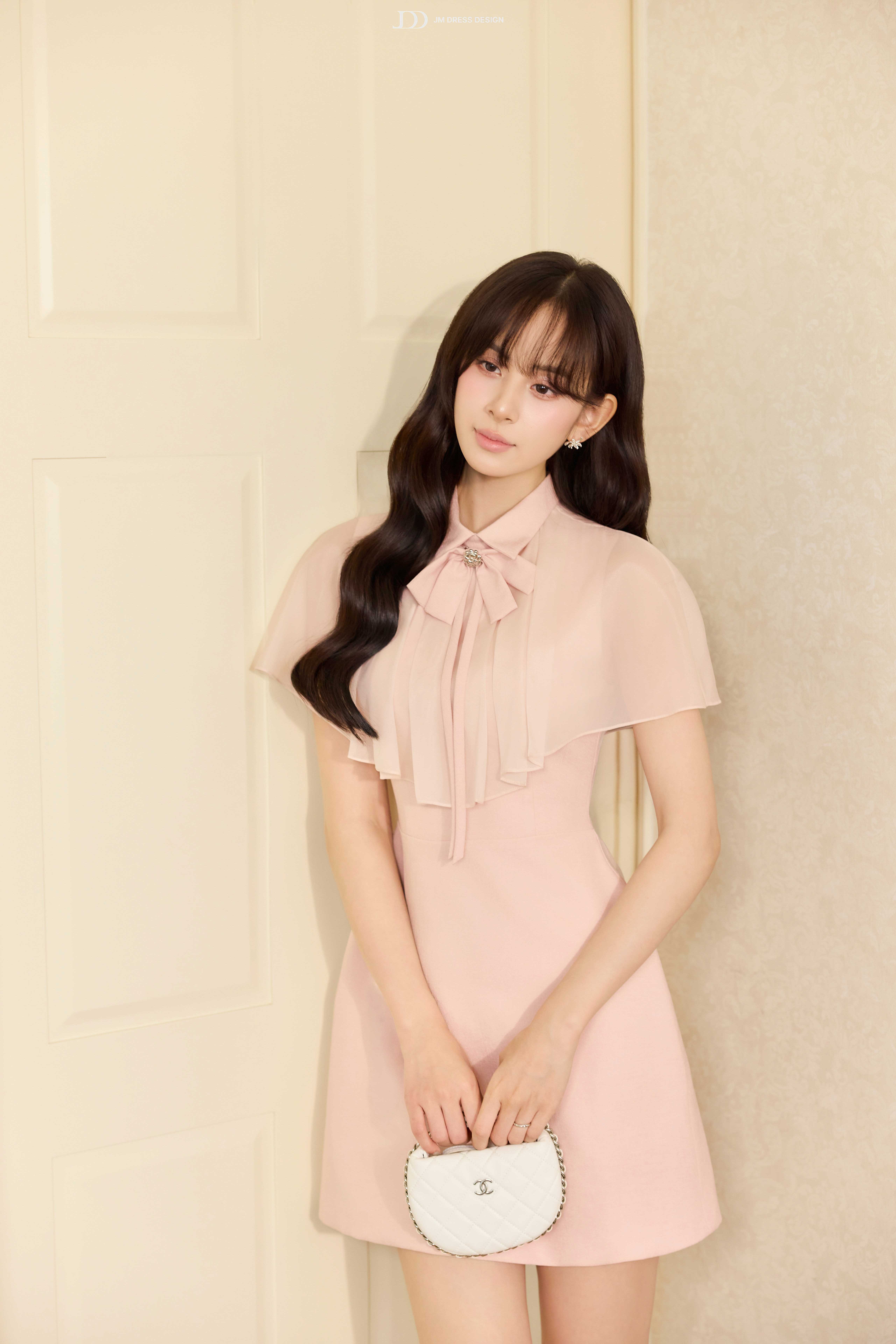 Đầm Xuân Hè tay trùm phối nơ cổ, chân A ngắn