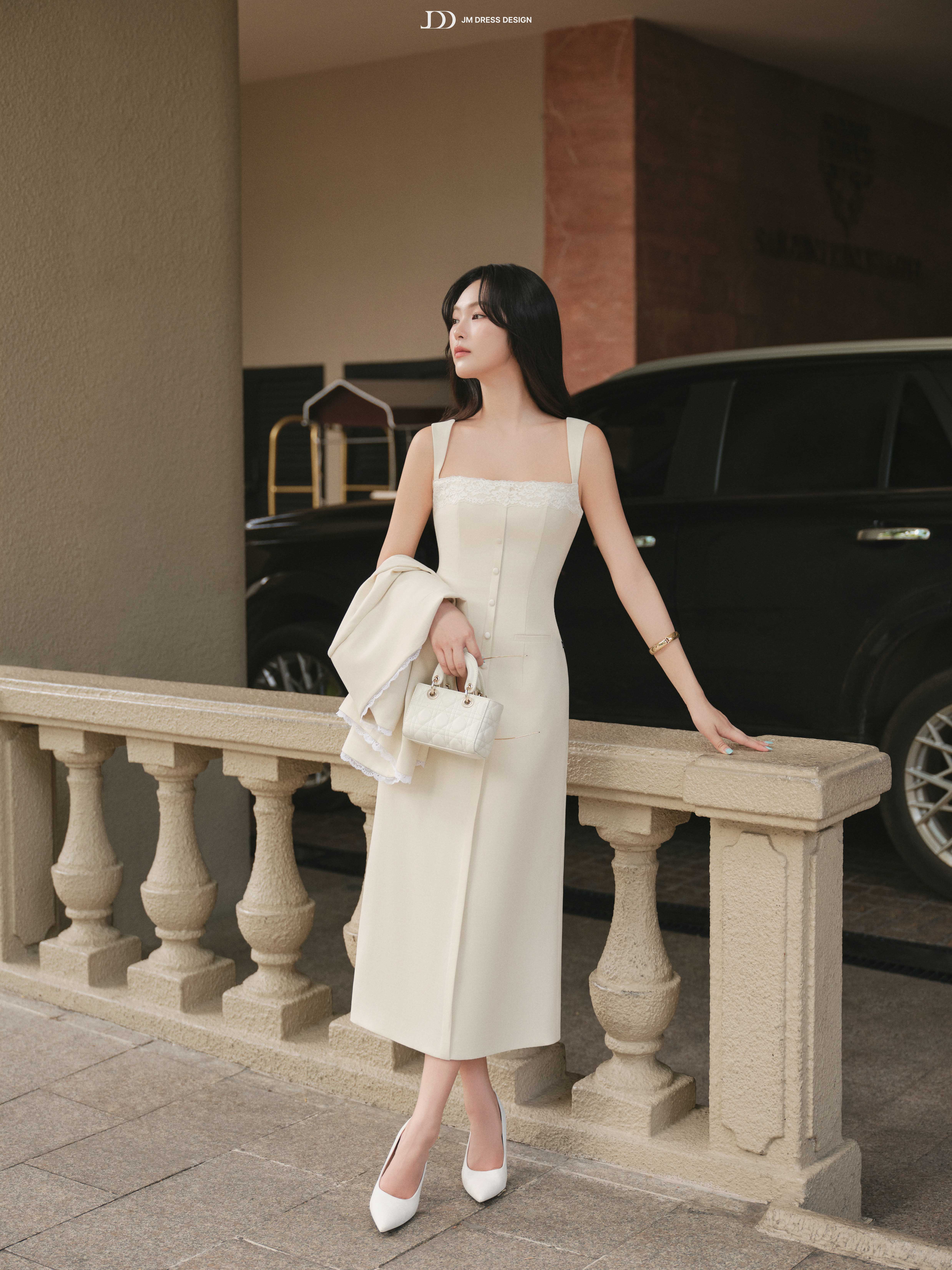 Đầm ngắn tay phối ren ngực