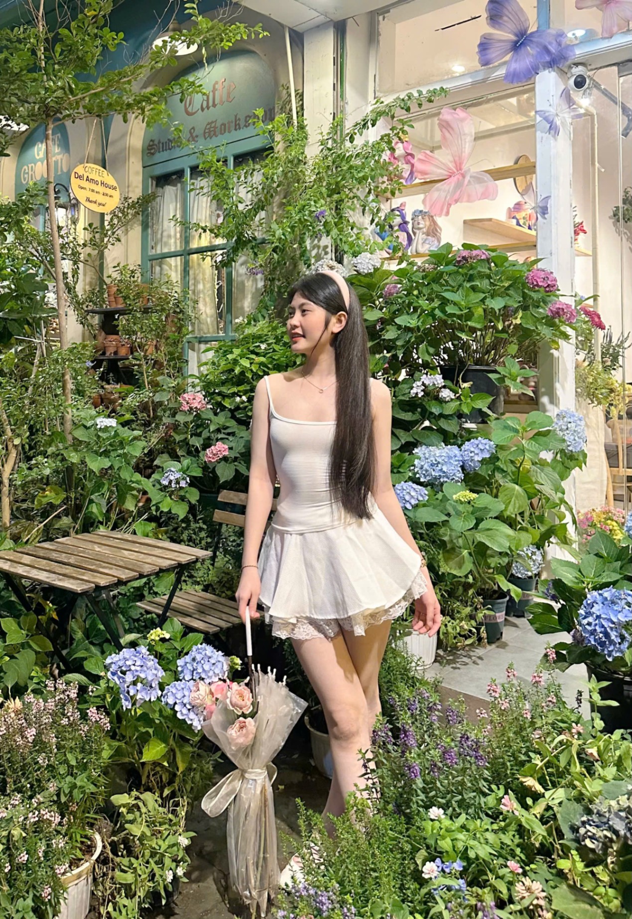 Áo dây váy trắng